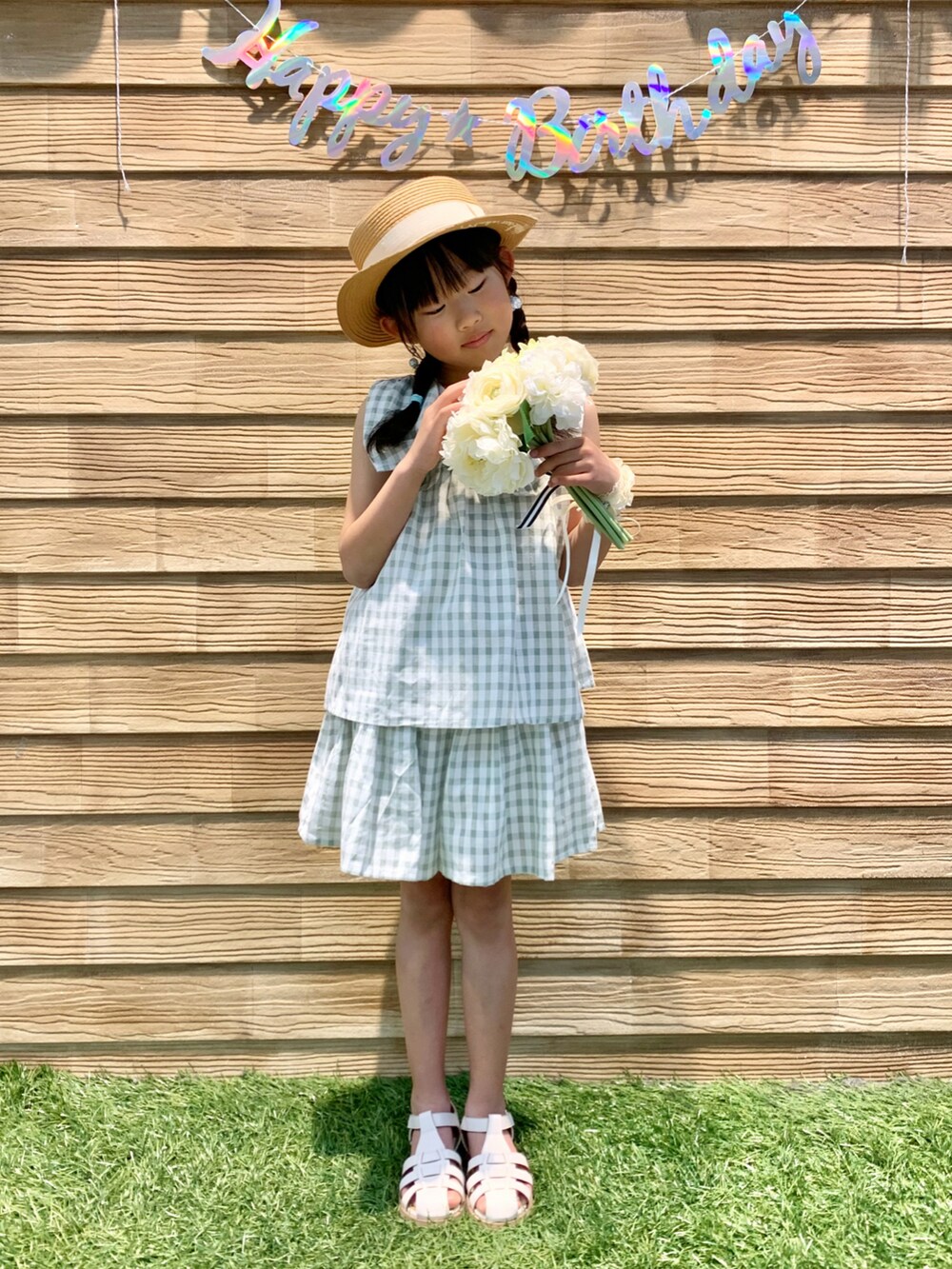 グリーン系のセットアップ、グリーン系のラッピングキット、グリーン系のラッピングキットを着用したキッズの春コーディネートの3枚目の写真