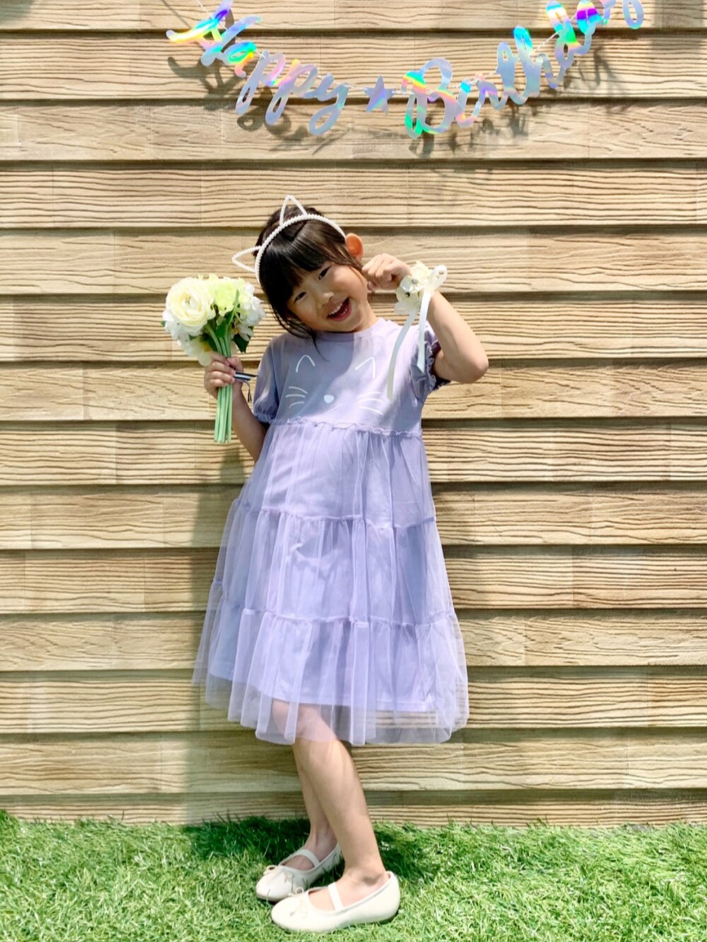 パープル系のワンピース、パープル系のその他、パープル系のその他を着用したキッズの春コーディネートの4枚目の写真