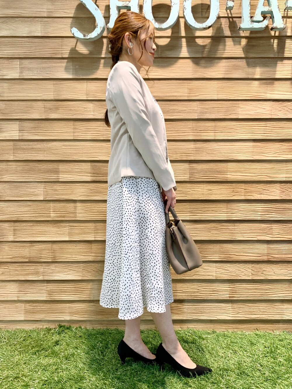 「シューラルー、ドレスキップ、大人カジュアル、きれいめカジュアル、春コーデ、フォーマル、淡色コーデ、通勤コーデ、卒業式、入学式、ジャケット、ワンピース、STOP 誹謗中傷、WEARは皆の拠り所、グミ同盟」｜「SHOO・LA・RUEの【S-5L/洗濯機可/2WAYストレッチ】ダブルクロスVネックジャケット（ノーカラージャケット、ベージュ系）」を使った、E r i   さん（レディース・162cm）の冬コーディネートの4枚目の写真