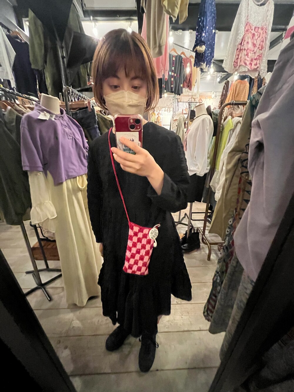 「今日のコーデ、休日コーデ、春コーデ、カラー×コーデ、ごきげんウィーク、カジュアルコーデ、ショルダーバッグ、春、低身長女子、お洒落さんとつながりたい、古着、ZARA、ワンピース、ootd、handmade」｜「ZARAのアイテム（ワンピース、ブラック系）」を使った、　アヤナさん（レディース・155cm）の春コーディネートの3枚目の写真
