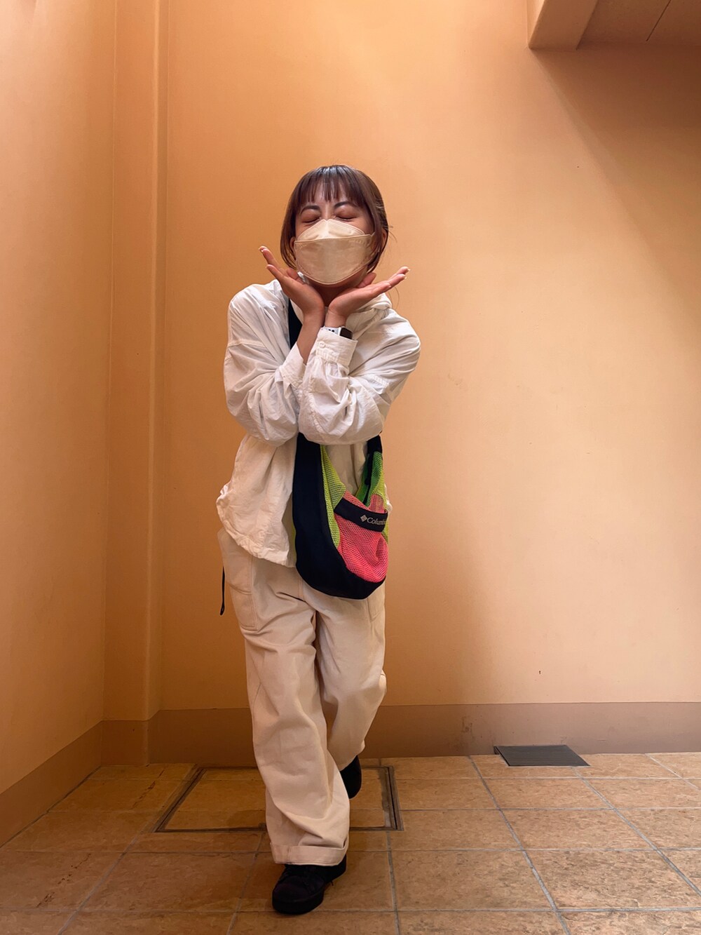 「春色、今日のコーデ、春コーデ、カジュアルコーデ、ootd、Columbia、低身長女子、ラフ、ショルダーバッグ、古着MIX」｜「Columbiaのアイテム（ショルダーバッグ、その他）」を使った、　アヤナさん（レディース・155cm）の春コーディネートの2枚目の写真