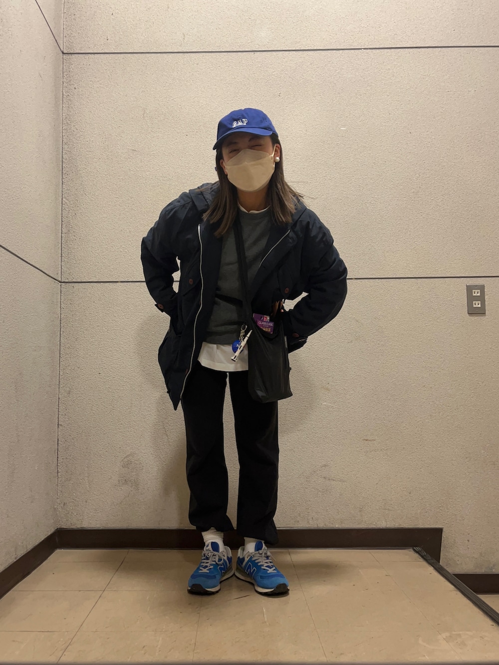 「New Balance、newbalance574、UNIQLO、スウェットパンツ、used、JUMP、GAP、ootd、古着MIX、休日コーデ、着回しコーデ、メンズライク、今日のコーデ」｜「UNIQLOのアイテム（スウェットパンツ、ブラック系）」を使った、　アヤナさん（レディース・155cm）の冬コーディネートの2枚目の写真