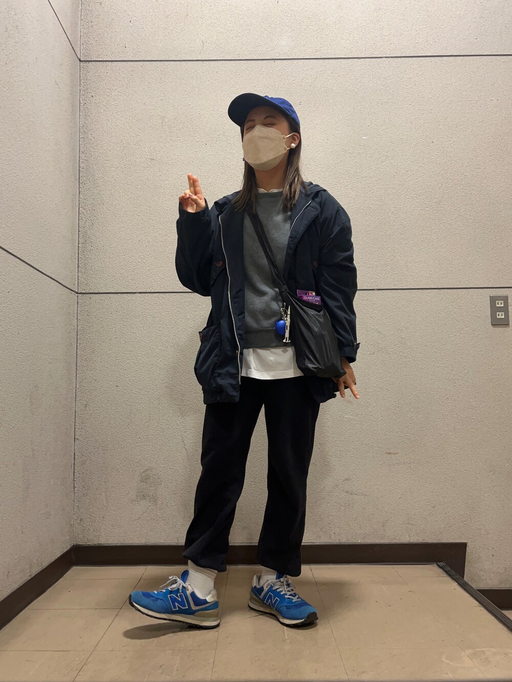 「New Balance、newbalance574、UNIQLO、スウェットパンツ、used、JUMP、GAP、ootd、古着MIX、休日コーデ、着回しコーデ、メンズライク、今日のコーデ」｜「UNIQLOのアイテム（スウェットパンツ、ブラック系）」を使った、　アヤナさん（レディース・155cm）の冬コーディネートの3枚目の写真
