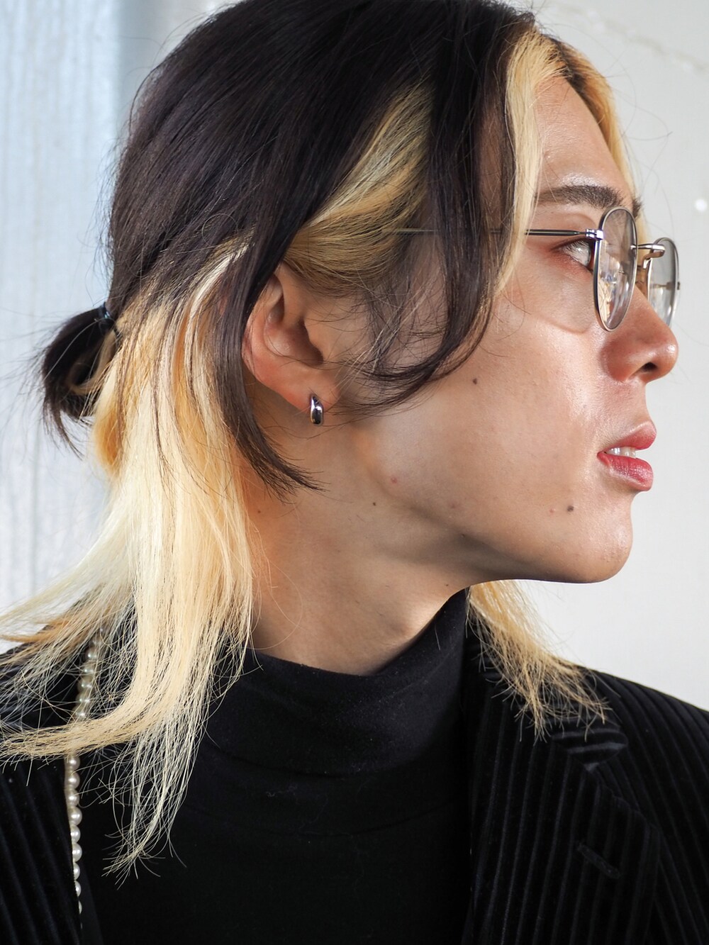 「私の推しブランド、大人コーデ、モード、モード系、韓国ファッション、古着、休日コーデ、サングラス、メガネ男子、レイヤードスタイル、革靴」｜「古着のアイテム（テーラードジャケット、ブラック系）」を使った、UJUさん（メンズ・176cm）の冬コーディネートの4枚目の写真