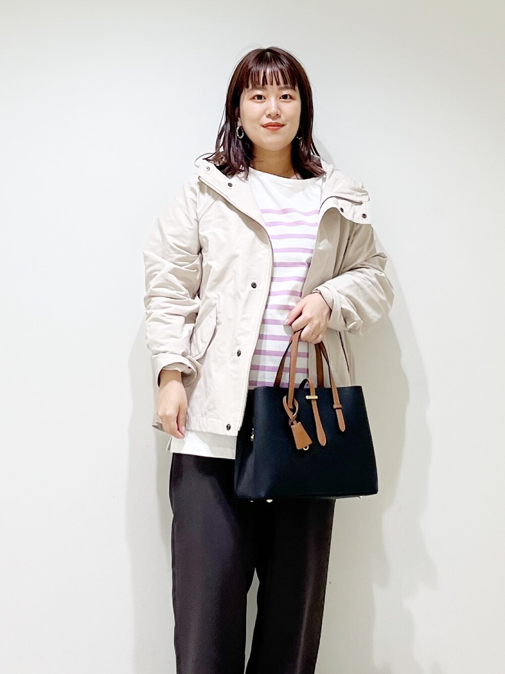 「マウンテンパーカー、ボーダー、撥水加工、秋服準備はじめました、休日スタイル、ロンT、きれいめカジュアル、秋コーデ、秋アウター、URBAN RESEARCH、URBAN RESEARCH DOORS、低身長、ラクチンコーデ、リラックススタイル、ワイドパンツ」|「URBAN RESEARCH DOORSの撥水マウンテンパーカー(ダウンベスト、ホワイト系)」を使った、サトみ。さん(レディース・151cm)の秋コーディネートの6枚目の写真