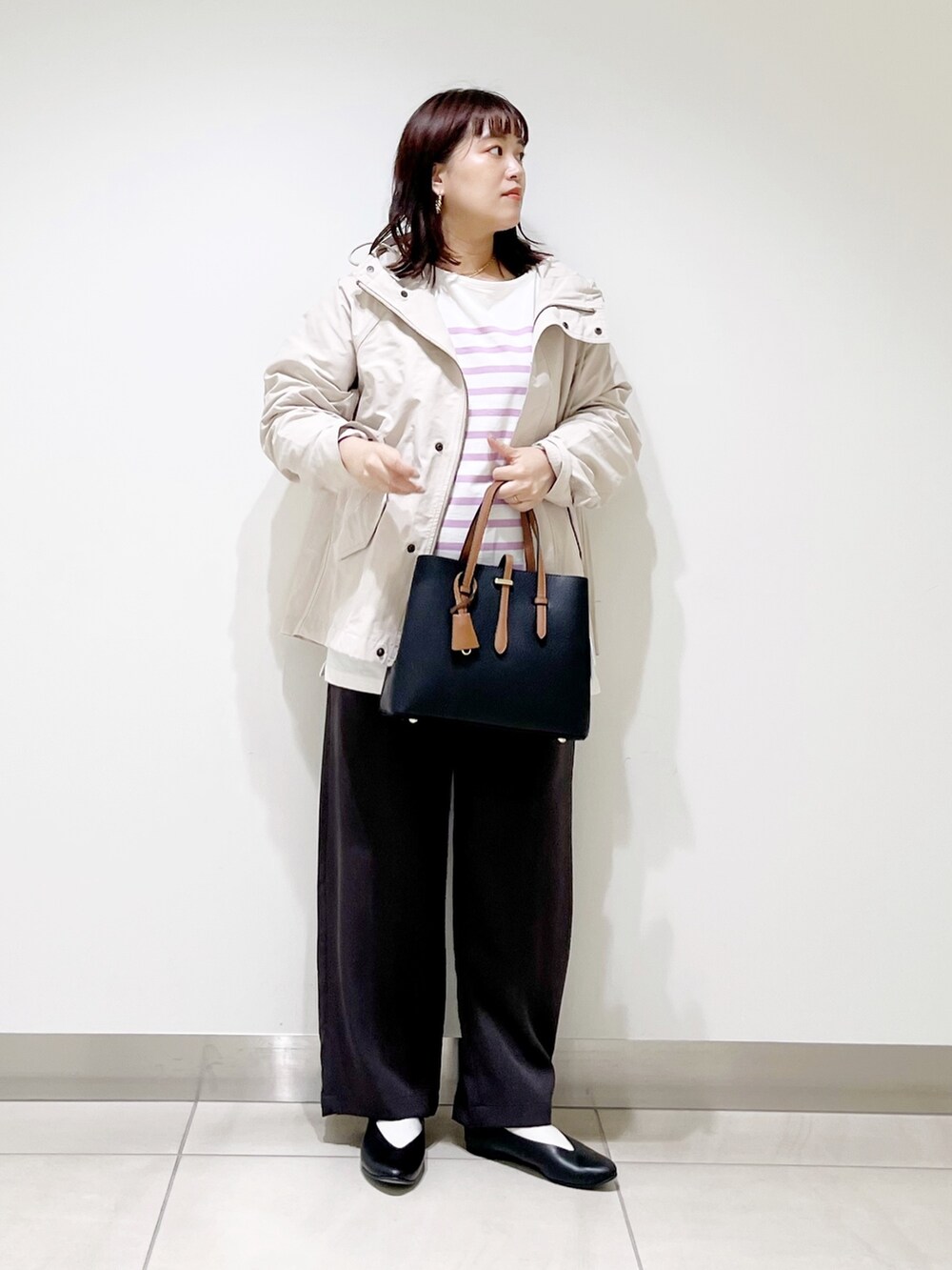 「マウンテンパーカー、ボーダー、撥水加工、秋服準備はじめました、休日スタイル、ロンT、きれいめカジュアル、秋コーデ、秋アウター、URBAN RESEARCH、URBAN RESEARCH DOORS、低身長、ラクチンコーデ、リラックススタイル、ワイドパンツ」|「URBAN RESEARCH DOORSの撥水マウンテンパーカー(ダウンベスト、ホワイト系)」を使った、サトみ。さん(レディース・151cm)の秋コーディネートの7枚目の写真