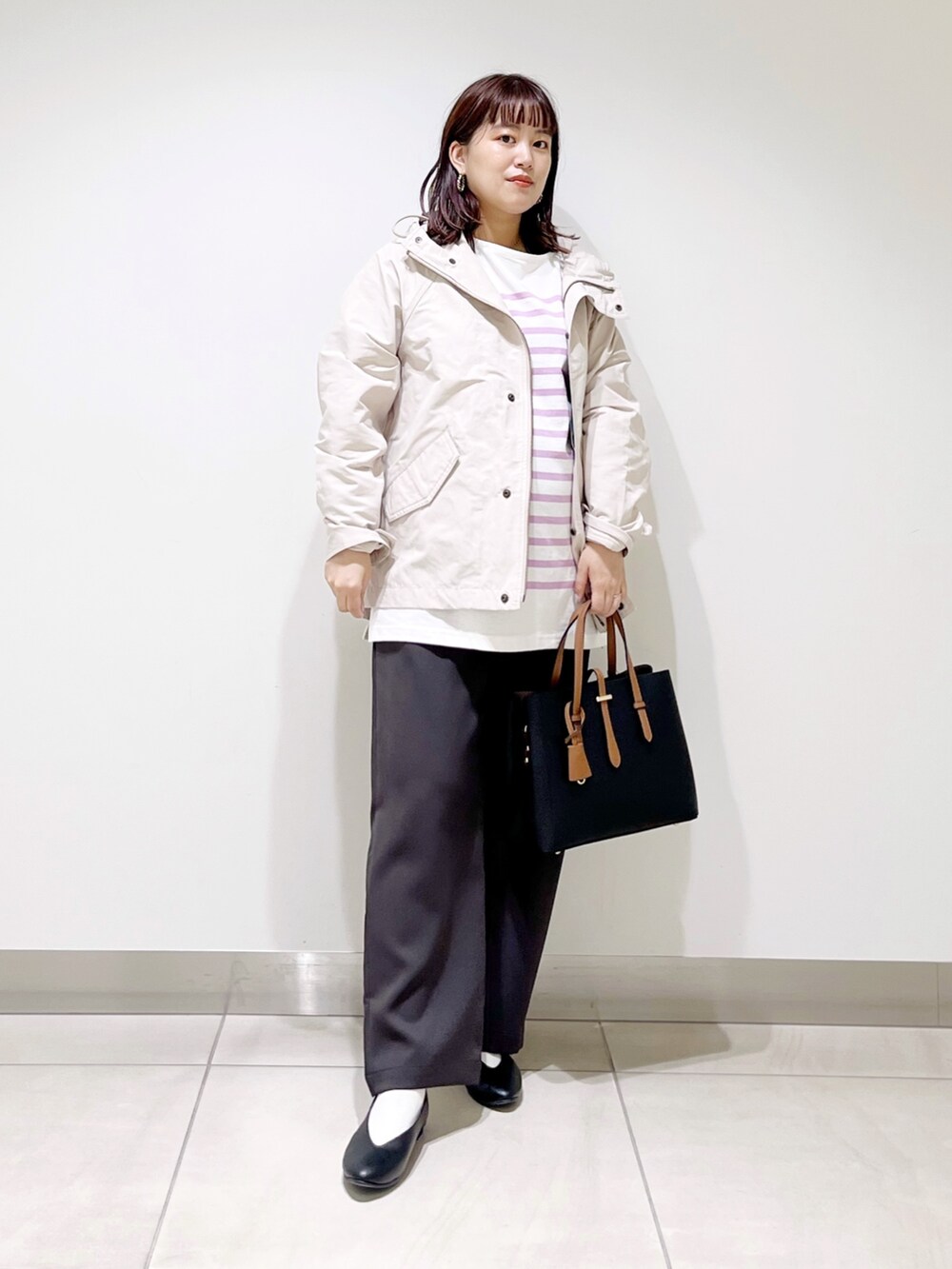 「マウンテンパーカー、ボーダー、撥水加工、秋服準備はじめました、休日スタイル、ロンT、きれいめカジュアル、秋コーデ、秋アウター、URBAN RESEARCH、URBAN RESEARCH DOORS、低身長、ラクチンコーデ、リラックススタイル、ワイドパンツ」|「URBAN RESEARCH DOORSの撥水マウンテンパーカー(ダウンベスト、ホワイト系)」を使った、サトみ。さん(レディース・151cm)の秋コーディネートの8枚目の写真