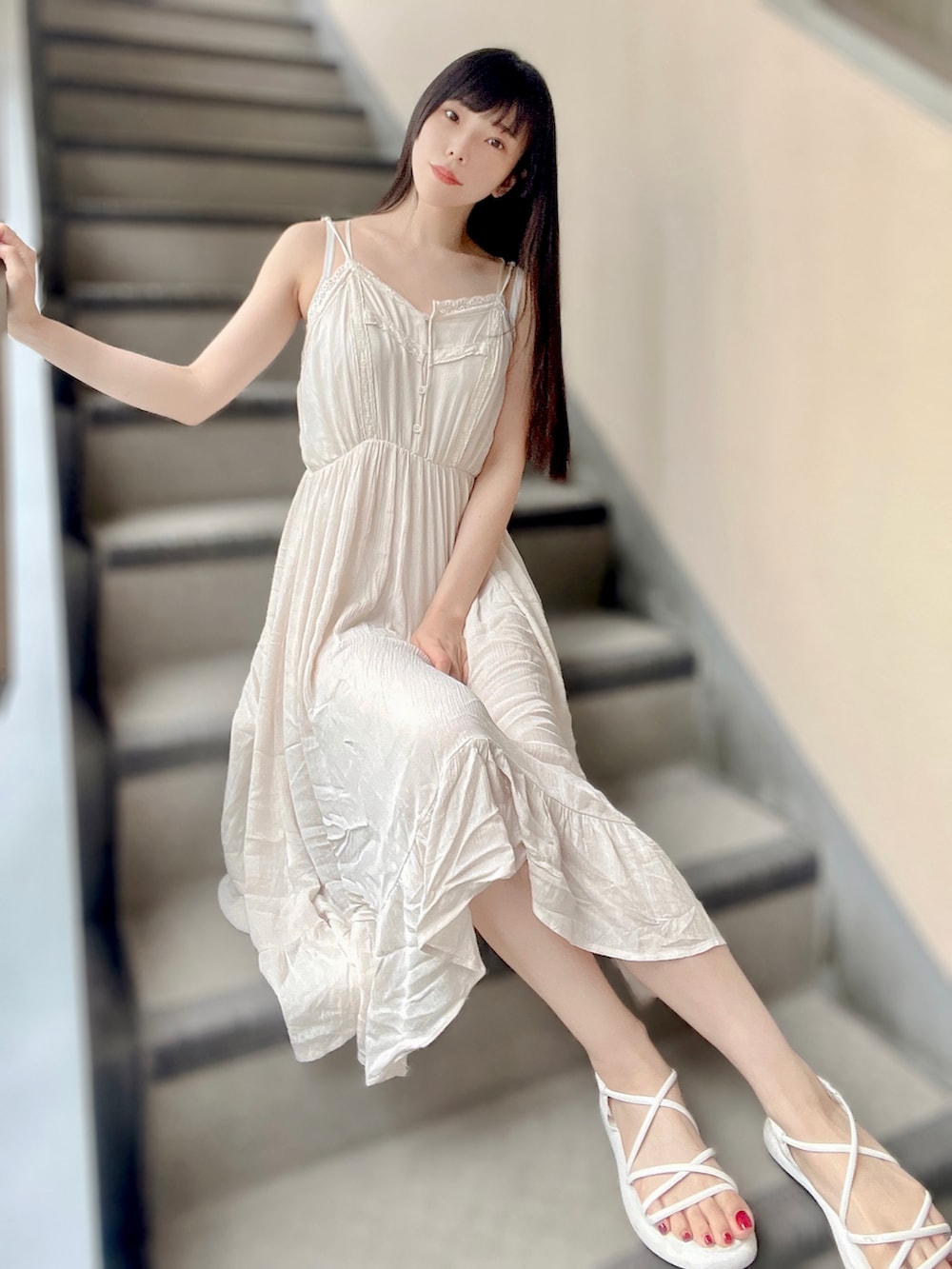 ホワイト系のサンダル、ホワイト系のルームウェア/パジャマ、その他のその他を着用したレディースの秋コーディネートの2枚目の写真