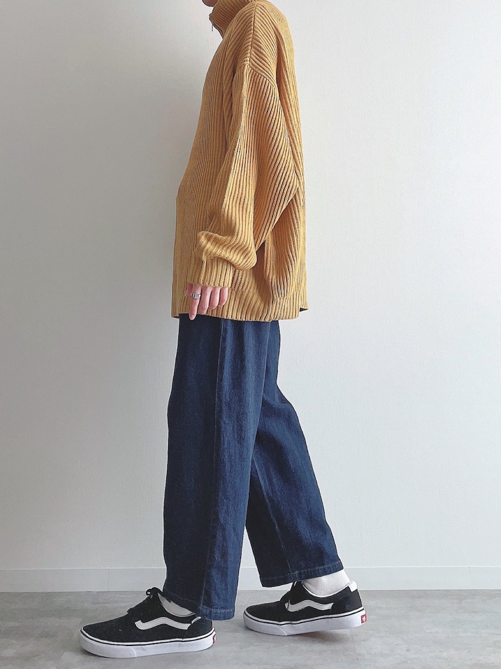 「ニット、秋冬コーデ、おしゃれさんと繋がりたい、ニットコーデ、ゆるコーデ、ハーフジップ、イエロー、デニムパンツ、ワイドパンツ、スラックス、スニーカー、きれいめカジュアル、シンプルコーデ、休日スタイル、低身長」|「FREAK'S STOREのWEB限定 ビッグシルエット 畔編み ハーフジップニット/ルーズフィット(ニット/セーター、イエロー系)」を使った、KEITAさん(メンズ・170cm)の秋コーディネートの2枚目の写真