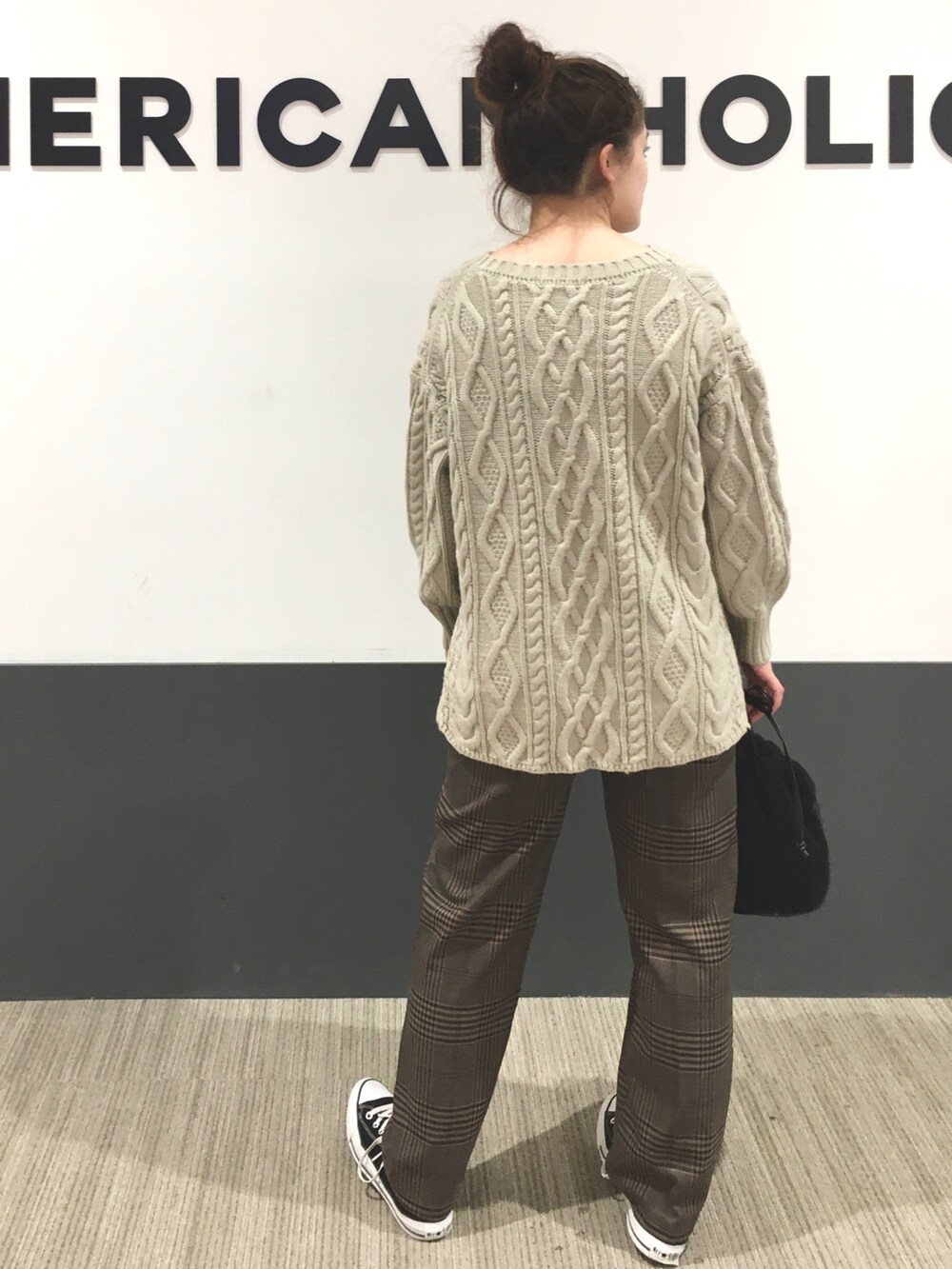 「AMERICAN HOLICのボアミニバック（ショルダーバッグ、ブラック系）」を使った、Misato.Sさん（レディース・164cm）の秋コーディネートの2枚目の写真