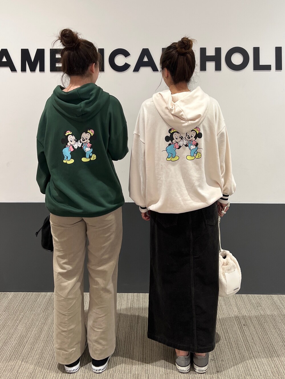 「タイトスカート、コーデュロイ、パーカー、プチプラ、プチプラコーデ、センタープレス、おそろいコーデ、パーカーコーデ、古着風、ボアバッグ」｜「AMERICAN HOLICのストレッチコールテンセンタープレスパンツ（その他パンツ、ベージュ系）」を使った、Misato.Sさん（レディース・164cm）の秋コーディネートの3枚目の写真