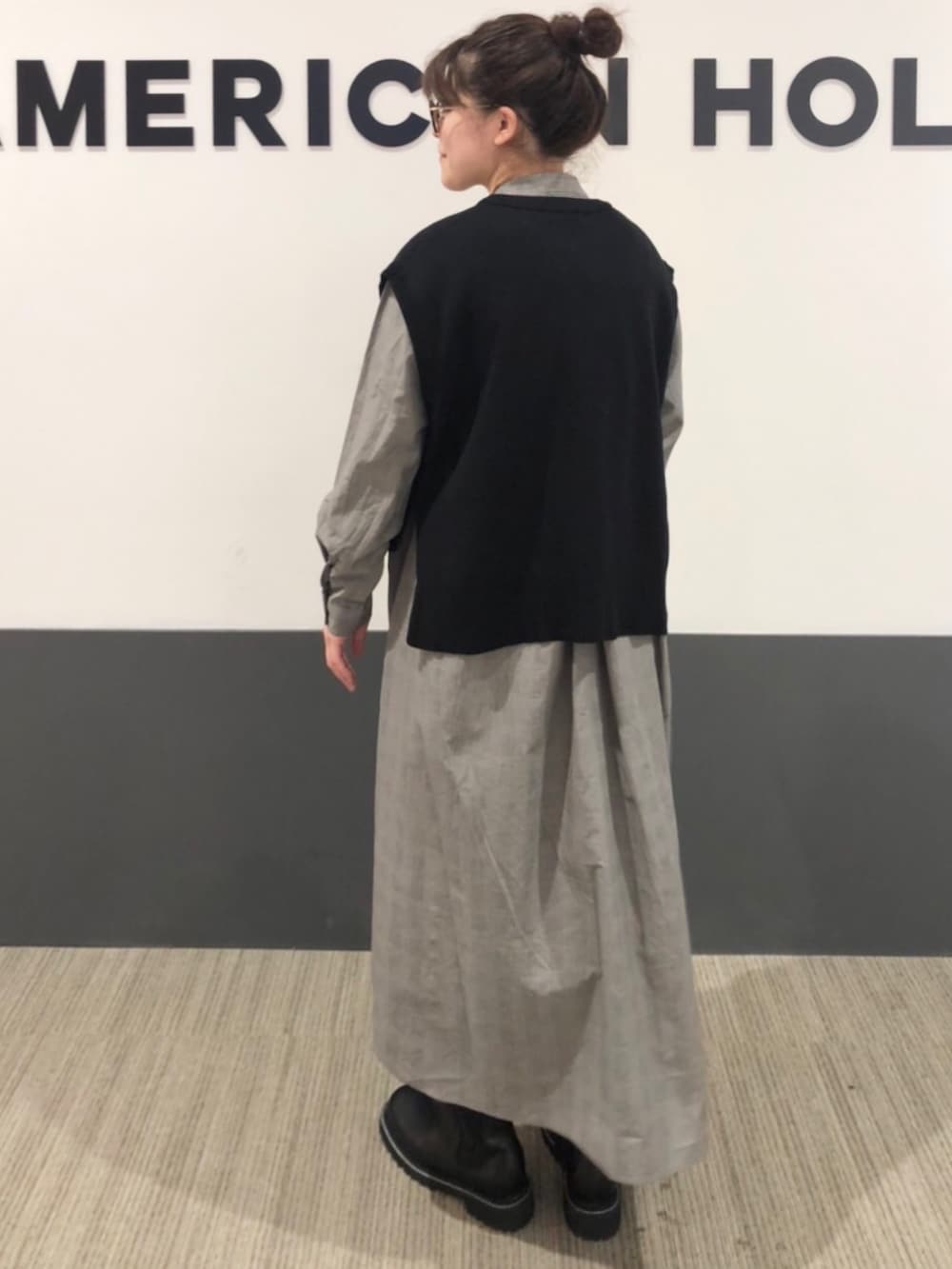 「シンプル、ベスト、ショートブーツ、大人カジュアル、シャツワンピ、グレンチェック、あけましておめでとうございます!、新年一発目、今年もよろしくお願いします」|「AMERICAN HOLICのSET ニットベスト+シャツワンピース2(シャツワンピース、その他)」を使った、Misato.Sさん(レディース・164cm)の冬コーディネートの2枚目の写真