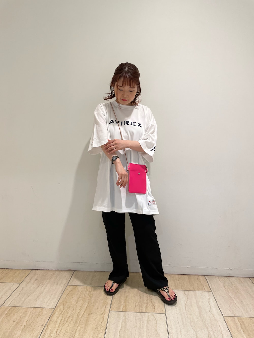 「BEAVER、BEAVER名古屋、AVIREX、MANASTASH、MLB、ビッグシルエット、Tシャツ、TEE、パンツスタイル、野球観戦、YANKEES、カジュアル、ストリート、ストリートコーデ、ストリートMIX」｜「AVIREXの【MLB×AVIREX】ヤンキース Tシャツ/YANKEES T-SHIRT  AVIREX/アヴィレックス（Tシャツ/カットソー、ホワイト系）」を使った、Renさん（レディース・153cm）の春コーディネートの2枚目の写真