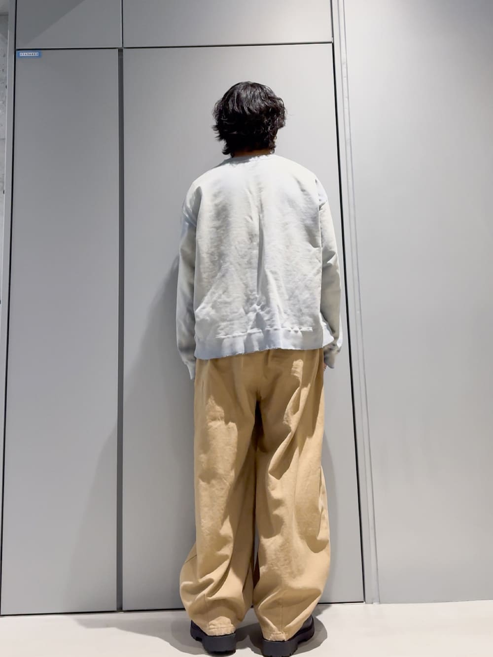 「スウェット、スウェットコーデ、春コーデ、春、ワイドパンツ、チノパン、青、ブラウン、ユニクロ、UNIQLO、UNIQLOコーデ、カジュアル、カジュアルコーデ、メンズファッション、ヴィンテージ」｜「ANCELLMのアイテム（スウェット、その他）」を使った、こたんごig:kotango0824さん（骨格ナチュラル・メンズ・173cm）の春コーディネートの2枚目の写真