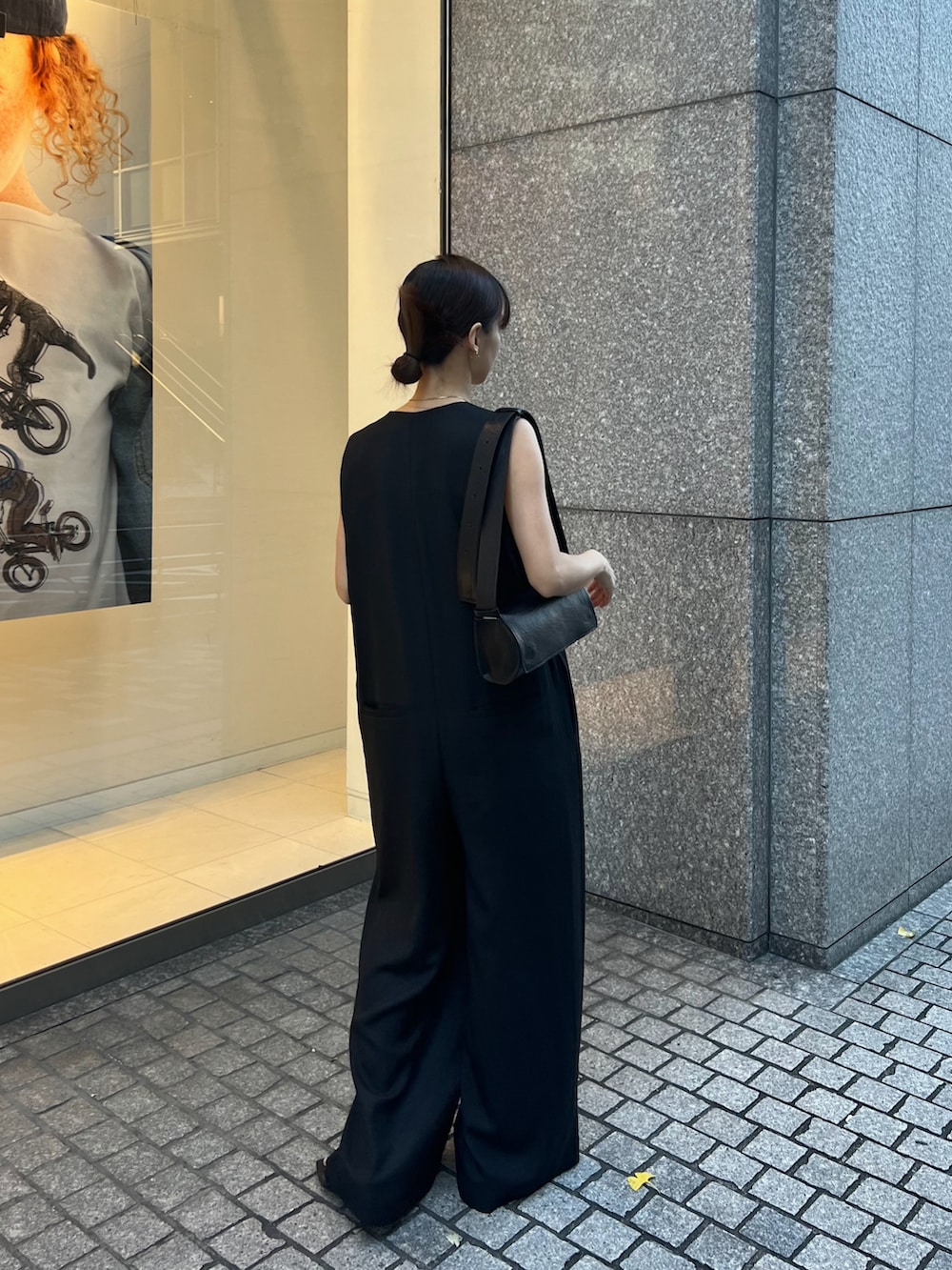 「オールインワン、ブラックコーデ、オールブラック、黒コーデ、黒パンツ、オケージョン、結婚式、結婚式二次会スタイル、低身長コーデ、153cm、ETRÉ TOKYO、デートコーデ、大人女子、シンプルコーデ、キレイめカジュアル」｜「ETRE TOKYOの【先行予約/ZOZO限定カラー】ノースリーブIラインオールインワン（サロペット/オーバーオール、ブラック系）」を使った、SAYAKAさん（レディース・153cm）の夏コーディネートの2枚目の写真