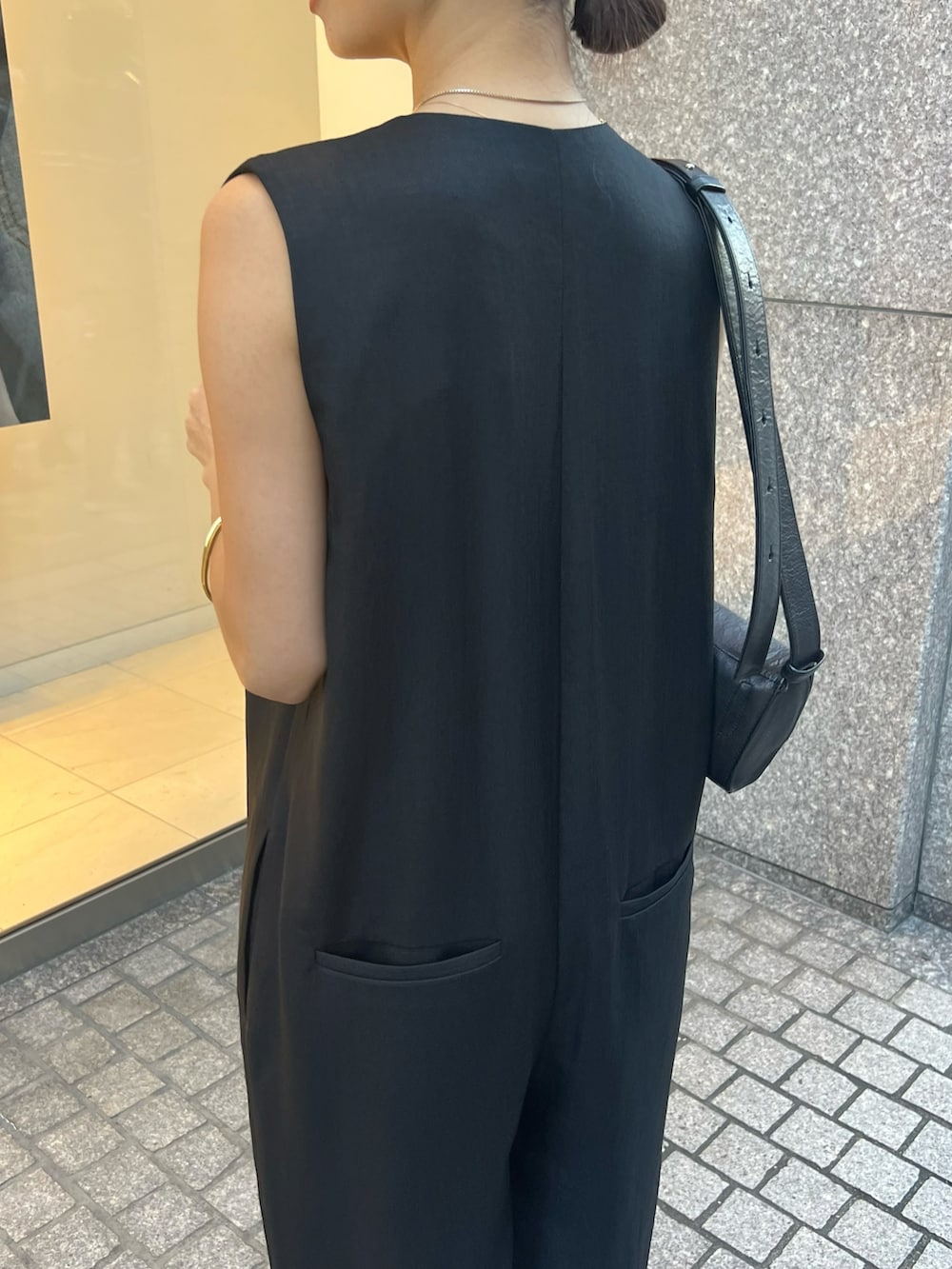 「オールインワン、ブラックコーデ、オールブラック、黒コーデ、黒パンツ、オケージョン、結婚式、結婚式二次会スタイル、低身長コーデ、153cm、ETRÉ TOKYO、デートコーデ、大人女子、シンプルコーデ、キレイめカジュアル」｜「ETRE TOKYOの【先行予約/ZOZO限定カラー】ノースリーブIラインオールインワン（サロペット/オーバーオール、ブラック系）」を使った、SAYAKAさん（レディース・153cm）の夏コーディネートの5枚目の写真