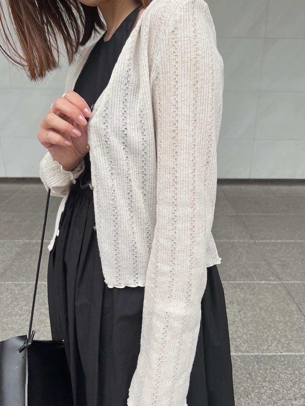 タックショルダーシャツレイヤードワンピースを使った人気ファッション