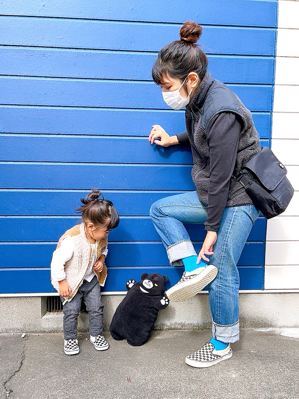 「秋ルック紹介するよ、休日スタイル、親子コーデ、patagonia、レトロX、VANS、キッズコーデ、1歳、90cm、ベスト、POLOSPORTS、古着コーデ、おそろいコーデ、親子でおそろい、いいね、save、フォローお願いします🤑」｜「patagoniaのアイテム（その他アウター、ブラック系）」を使った、yuzuneさん（キッズ・90cm）の秋コーディネートの3枚目の写真
