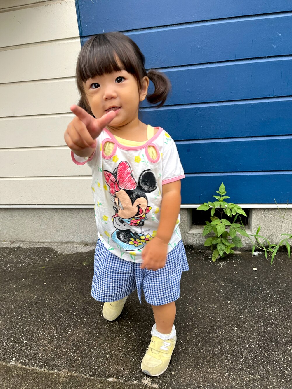 「おんなのこ、保育園コーデ、90cm、1歳、古着コーデ、ビンテージTシャツ、半袖Ｔシャツ、キッズコーデ」｜「DISNEY VINTAGEのアイテム（Tシャツ/カットソー、ホワイト系）」を使った、yuzuneさん（キッズ・90cm）の夏コーディネートの2枚目の写真