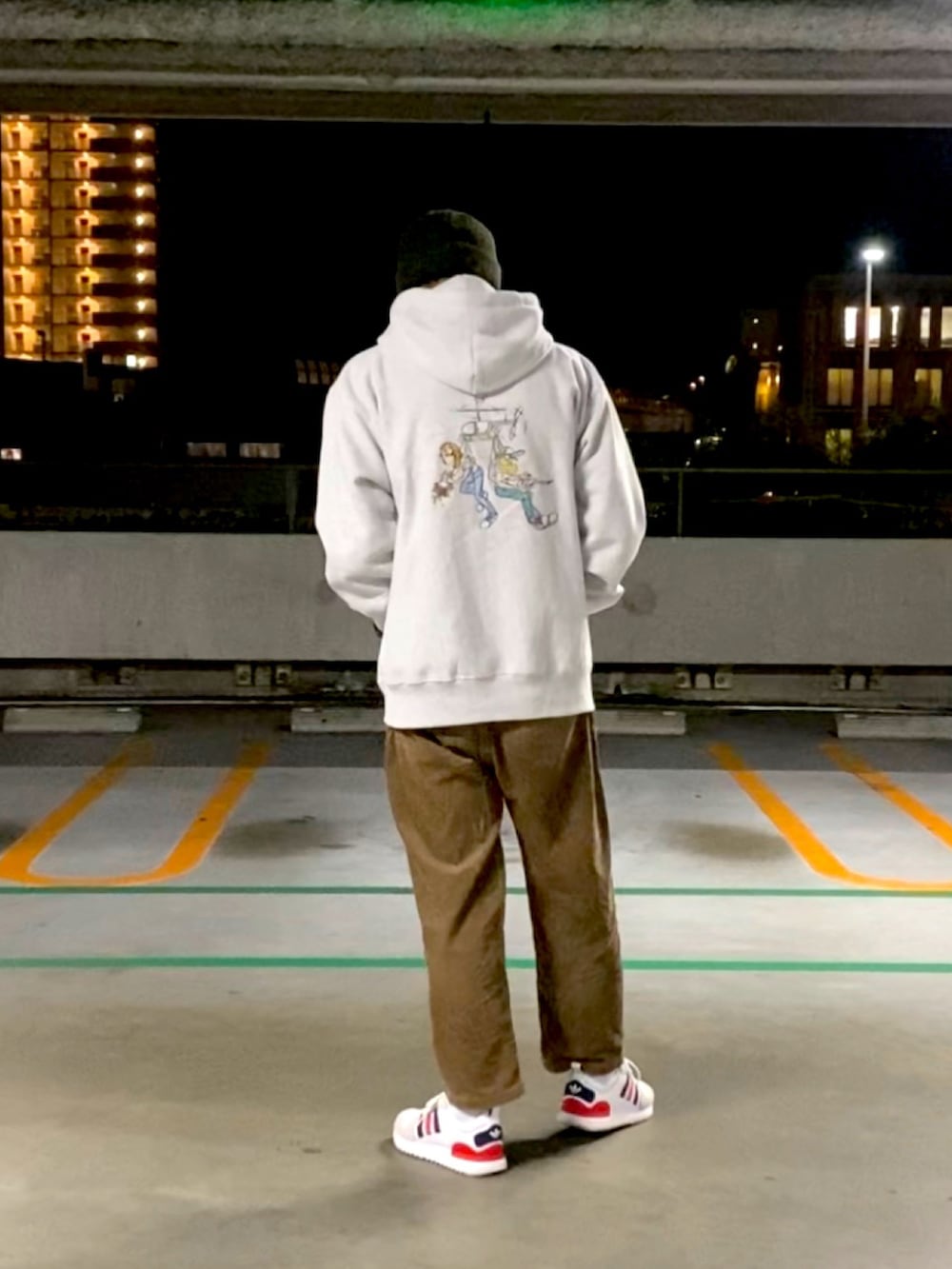 「初投稿、お洒落さんとつながりたい、休日スタイル、私の推しブランド、Left Alone、刺繍、パーカー、adidas、身長詐欺、niko and ...、ニット帽、SEVENDAYS＝SUNDAY、コーデュロイ、G-SHOCK、ジャラジャラアクセ」｜「left aloneのアイテム（パーカー、グレー系）」を使った、TAKEさん（メンズ・176cm）の冬コーディネートの2枚目の写真