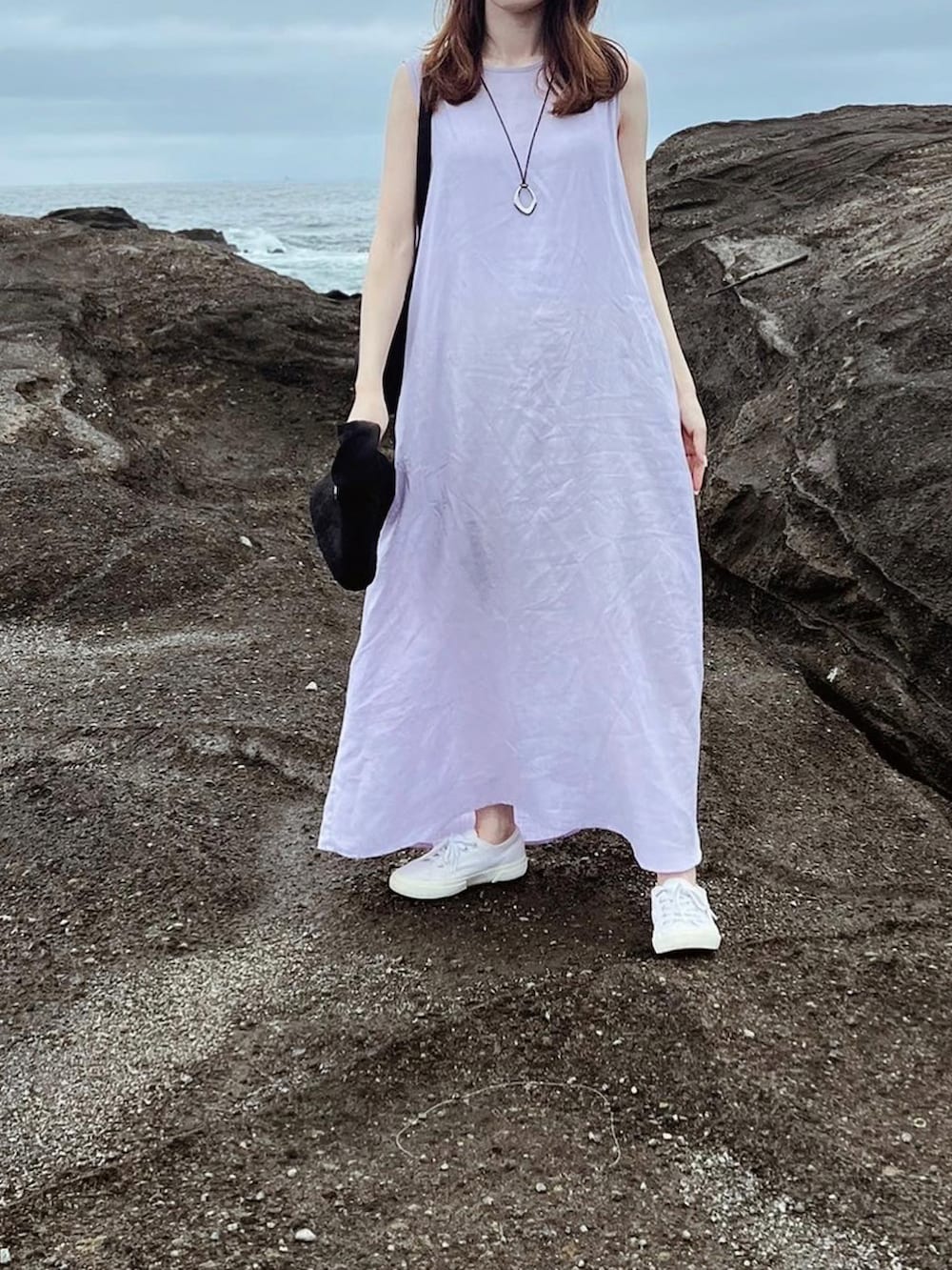 「オトナカジュアル、ワンピース、夏コーデ、低身長コーデ、スニーカーコーデ、SUPERGA、ラベンダー、海コーデ、カジュアルコーデ、大人カジュアル、ママコーデ、ママファッション、夏服、大人女子、休日コーデ」｜「SUPERGAのSUPERGA/スペルガ 2750-COTU CLASSIC（スニーカー、ホワイト系）」を使った、yonnieさん（レディース・154cm）の夏コーディネートの2枚目の写真