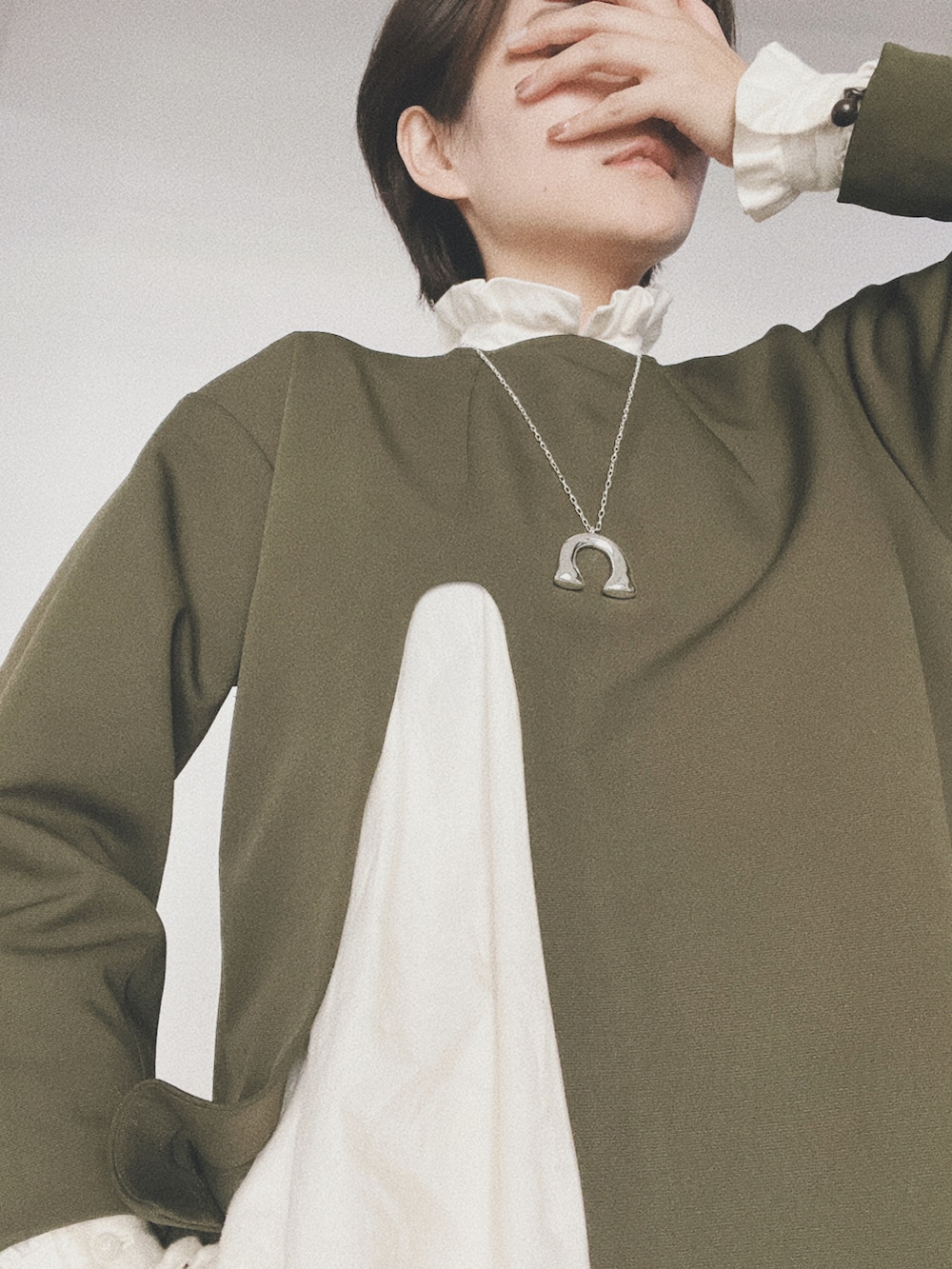 「CLANE、BEAUTY&YOUTH UNITED ARROWS、The Duchess Designs、ootd」｜「The Duchess Designsの＜The Duchess Designs＞フリルブラウス（シャツ/ブラウス、ホワイト系）」を使った、mizichen♡̆̈さん（キッズ・135cm）の秋コーディネートの2枚目の写真