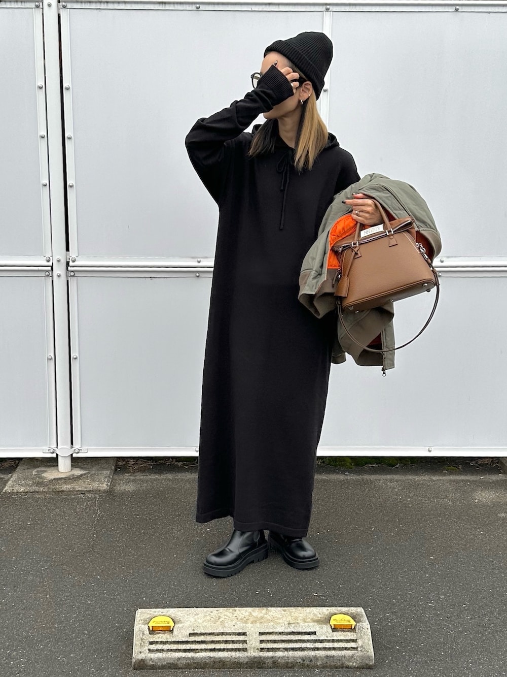 「ニットワンピース、フーディーワンピース、ブラックワンピース、MA-1、ニット帽、詳細はInstagram」｜「CIAOPANIC TYPYの∴【ユニセックス】2WAYボリュームスリーブMA‐1（MA-1、グリーン系）」を使った、amoriaさん（レディース・152cm）の秋コーディネートの3枚目の写真