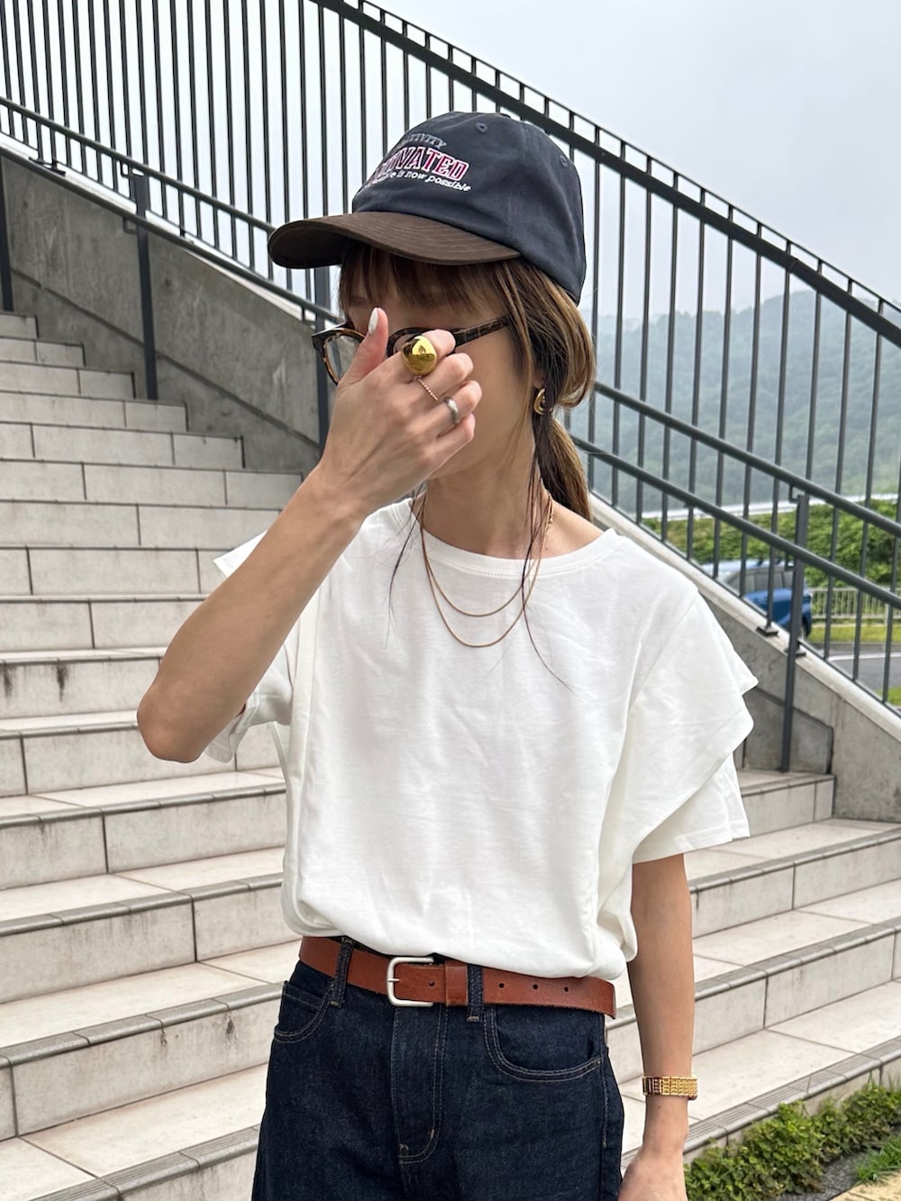 「白Tシャツ、ワンウォッシュデニム、ローファー、トラッド、大人カジュアル、詳細はInstagram」｜「eachのラッフルフリルスリーブコンパクトTシャツ（Tシャツ/カットソー、ホワイト系）」を使った、amoriaさん（レディース・152cm）の夏コーディネートの4枚目の写真