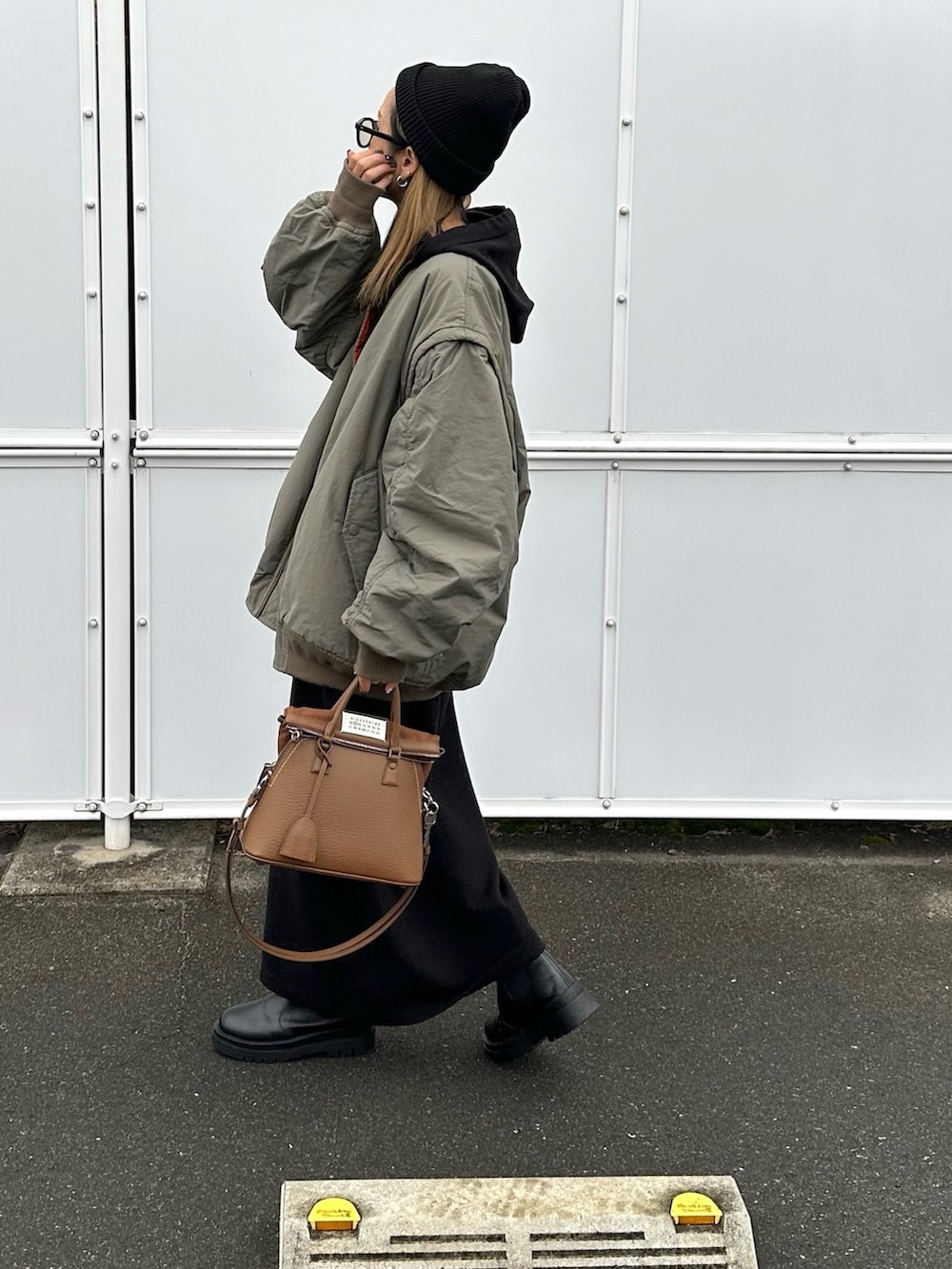 「ニットワンピース、フーディーワンピース、ブラックワンピース、MA-1、ニット帽、詳細はInstagram」｜「CIAOPANIC TYPYの∴【ユニセックス】2WAYボリュームスリーブMA‐1（MA-1、グリーン系）」を使った、amoriaさん（レディース・152cm）の秋コーディネートの2枚目の写真