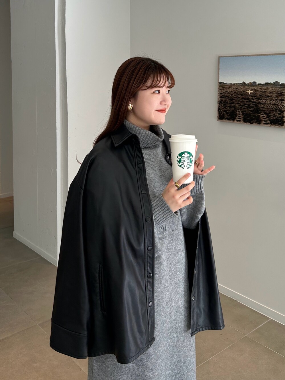 「冬コーデ、新星WEARISTAにエントリー、韓国ファッション、ワンピース、冬アウター、休日スタイル、お出かけコーデ、プチプラ、きれいめカジュアル、タートルネック、レザー、シンプルスタイル、ニット、WEARyouthコーデ、カジュアルコーデ」｜「LOWRYS FARMのアイテム（ジャケット/アウター、ブラック系）」を使った、nanakaさん（骨格ストレート・レディース・155cm）の冬コーディネートの2枚目の写真