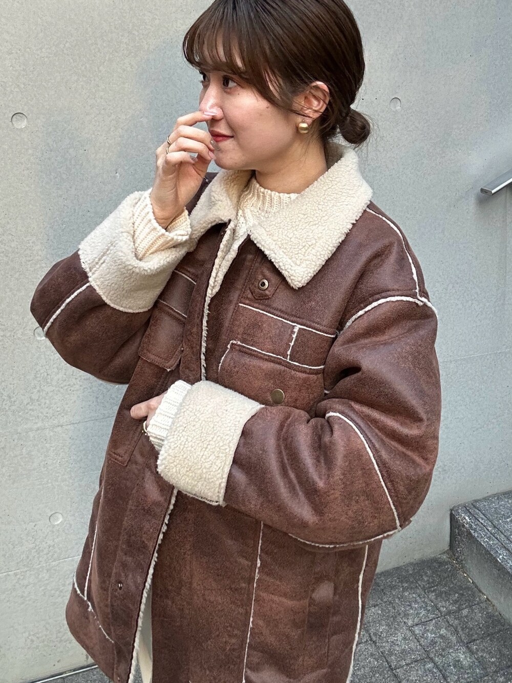 「プチプラ、淡色コーデ、冬アウター、ボア、ニット、ボアジャケット、シンプルスタイル、お出かけコーデ、カジュアルスタイル、今日のコーデ、ブラウン、オトナ女子、シンプル、きれいめカジュアル、ムートンジャケット」｜「KBFのオーバーサイズボアジャケット（その他アウター、ブラウン系）」を使った、nanakaさん（骨格ストレート・レディース・155cm）の冬コーディネートの7枚目の写真