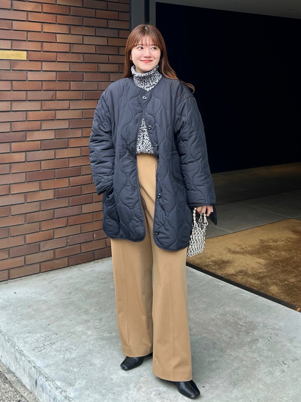 「新星WEARISTAにエントリー、キルティング、タートルネック、ブーツ、冬アウター、休日スタイル、クリスマスに着たい服、マイベストコーデ2023、お出かけコーデ、クリスマスコーデ、冬コーデ、ニット、きれいめカジュアル、ニットコーデ、WEARyouthコーデ」｜「Riberryのドロストキルティングショートコート（ノーカラーコート、ホワイト系）」を使った、nanakaさん（骨格ストレート・レディース・155cm）の冬コーディネートの2枚目の写真