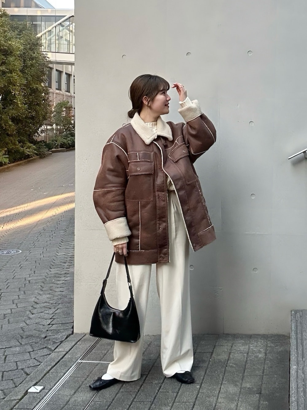 「プチプラ、淡色コーデ、冬アウター、ボア、ニット、ボアジャケット、シンプルスタイル、お出かけコーデ、カジュアルスタイル、今日のコーデ、ブラウン、オトナ女子、シンプル、きれいめカジュアル、ムートンジャケット」｜「KBFのオーバーサイズボアジャケット（その他アウター、ブラウン系）」を使った、nanakaさん（骨格ストレート・レディース・155cm）の冬コーディネートの5枚目の写真