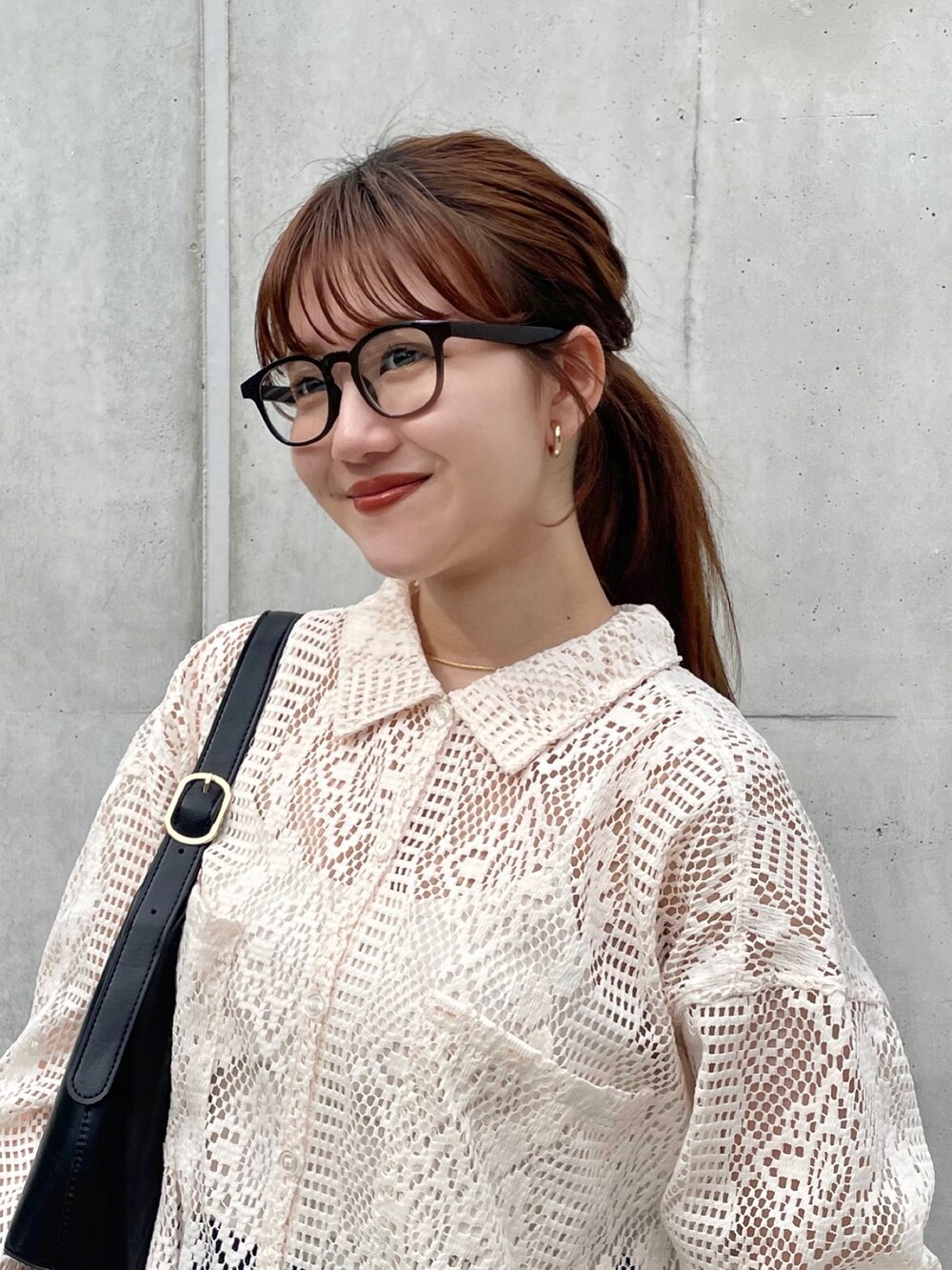 「アツいコーデ全部見せ、プチプラ、サンダル、シアートップス、カラーコーデ、カラー×コーデ、メガネ女子、ハンドバッグ、秋先取りコーデ、キレイめカジュアル、お出かけコーデ、オトナカジュアル、シャツスタイル、今日のコスメと服、秋服準備はじめました」|「Edit Sheenのカットレースポケット付きシャツ(シャツ/ブラウス、ホワイト系)」を使った、nanakaさん(骨格ストレート・レディース・155cm)の夏コーディネートの2枚目の写真