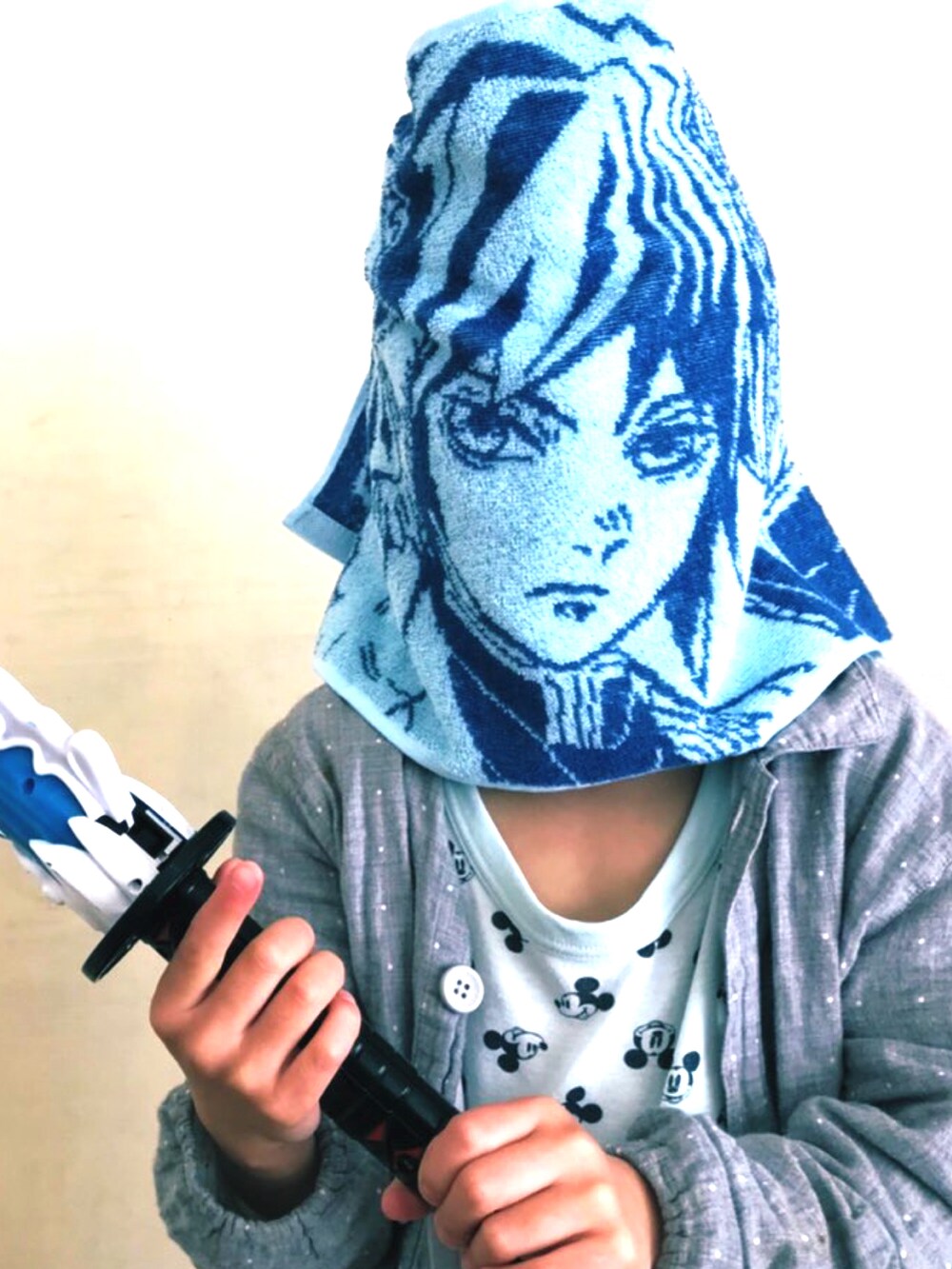 ピンク系のブラジャーを着用したキッズの春コーディネートの4枚目の写真