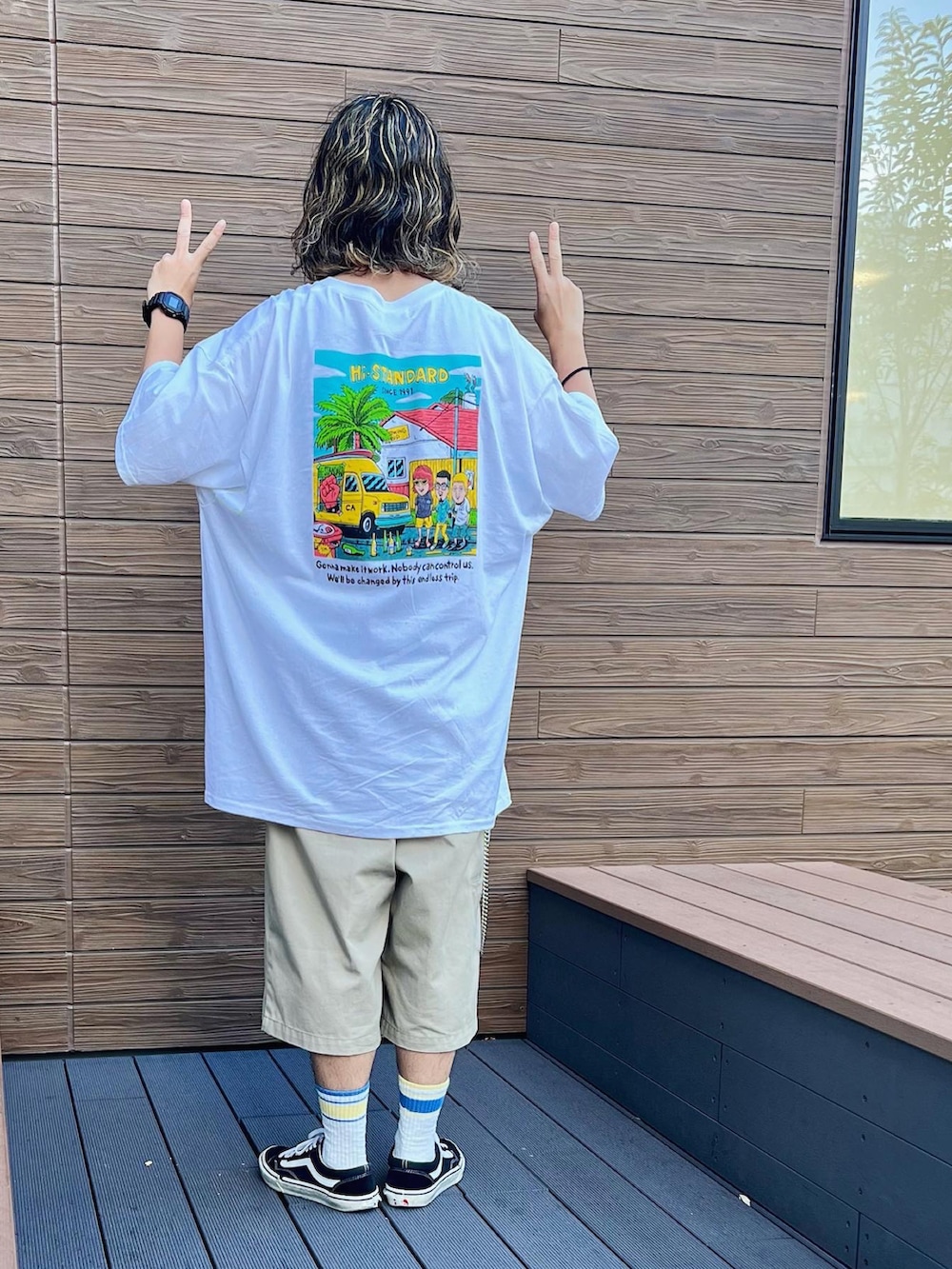 「nano・universe、ナノユニバース、プリントT、ディッキーズ(Dickies)、バンズ、ワイドパンツ、サングラス、ラインソックス、オールドスクール、oldskool、ストリートコーデ、ストリートMIX、オーバーサイズ、パンク」｜「DickiesのDickies別注 ハーフチノパンツ SOXセット（その他パンツ、ベージュ系）」を使った、窪田 孝之さん（メンズ・170cm）の秋コーディネートの5枚目の写真
