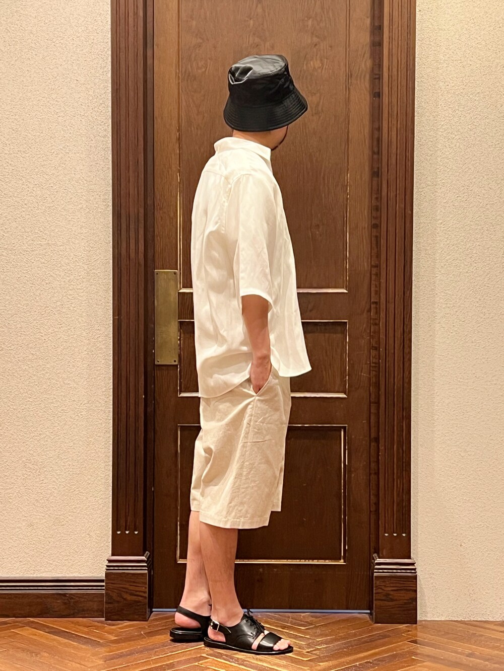 窪田 孝之さんの「Anti Soaked(R)汗染み防止 クルーネックTシャツ（NANO universe）」を使ったコーディネートの3枚目の写真
