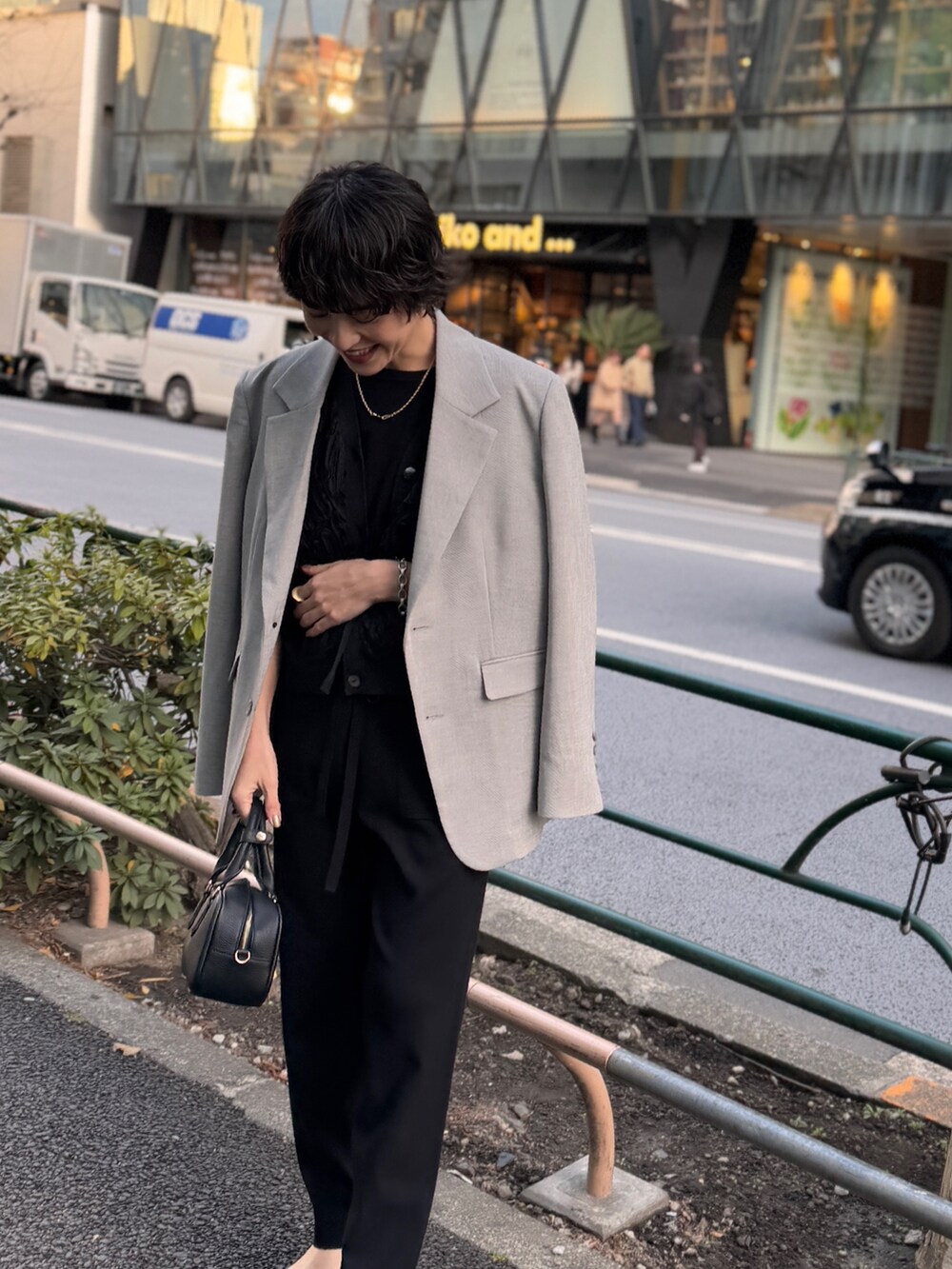 「オールインワン、オールインワンコーデ、ニットオールインワン、ジャケット、ジャケットスタイル、ジャケットコーデ、ジャケット/アウター、きれいめカジュアル」｜「Rie Millerの《セットアップ対応》《手洗い可能》細見えニットオールインワン（つなぎ/オールインワン、ブラック系）」を使った、nol megumiさん（骨格ナチュラル・レディース・161cm）の冬コーディネートの8枚目の写真