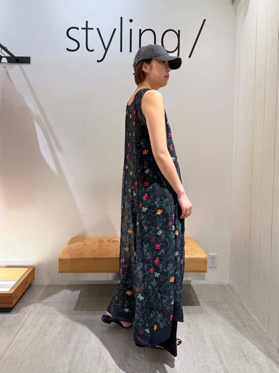 「リゾートスタイル、ワントーン、パーティ、雑誌掲載、ワンピース、コラボ、高身長、骨格ストレート」｜「styling/の【styling/×KEITA MARUYAMA】シアージャガードワンピース（ワンピース、ブルー系）」を使った、styling/さん（レディース・167cm）の夏コーディネートの2枚目の写真