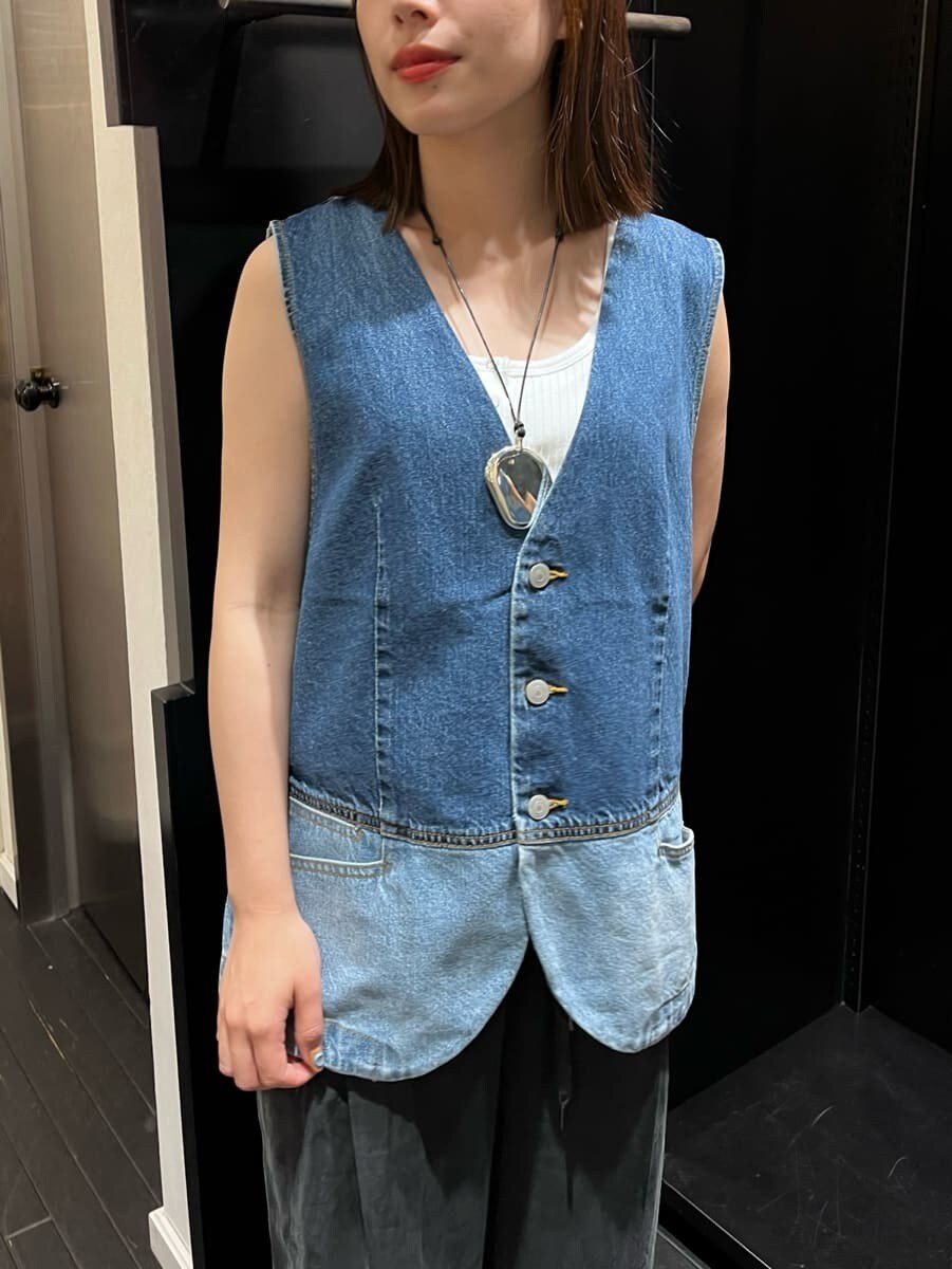 「オフィスカジュアル、ワントーン、モノトーン、パンツスタイル、きれいめカジュアル、低身長」｜「styling/の【セットアップ対応】ワイドタックドローストリングパンツ（その他パンツ、ブラック系）」を使った、styling/さん（レディース・154cm）の夏コーディネートの2枚目の写真