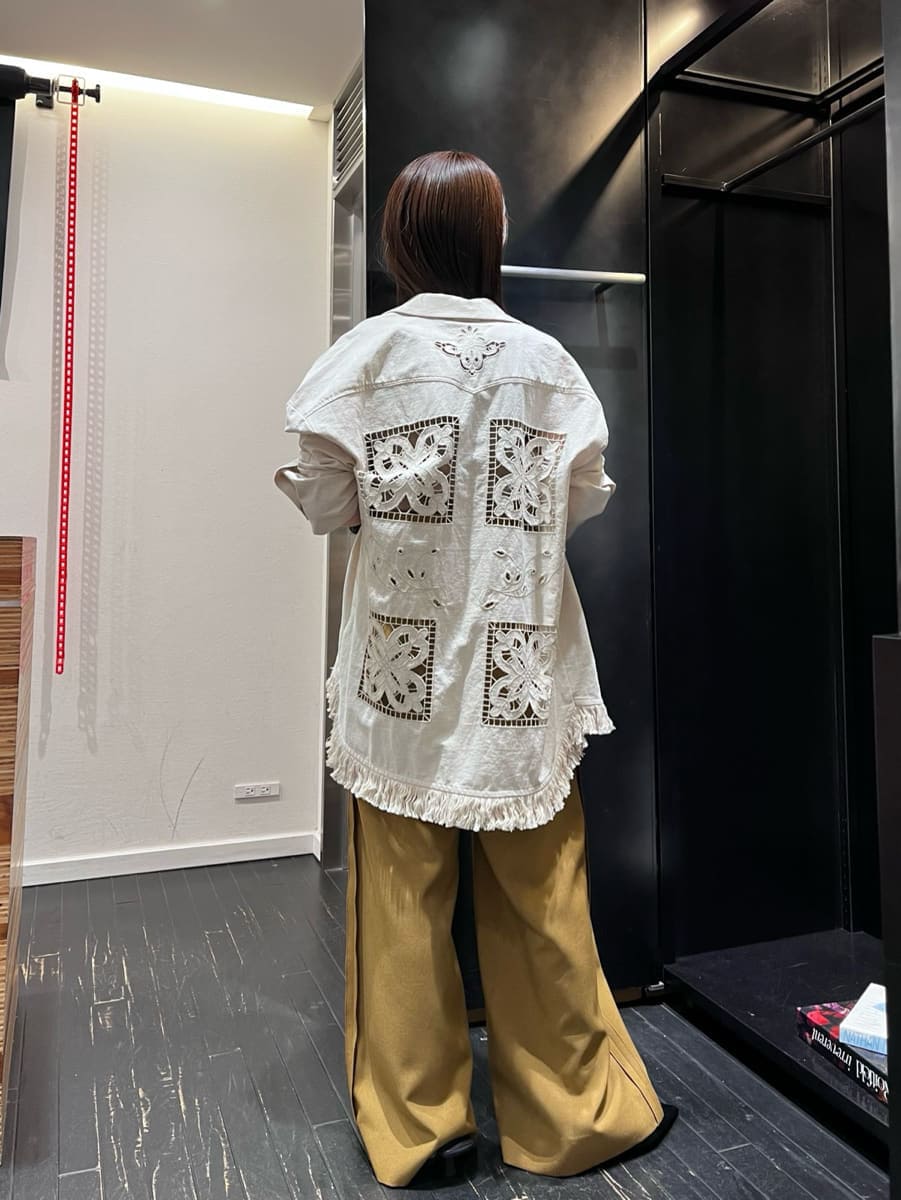 「ワントーン、カットソー、オケージョン、パンツスタイル、セットアップ、低身長」｜「styling/のエンブロイダリーシャツジャケット（その他アウター、ベージュ系）」を使った、styling/さん（レディース・153cm）の春コーディネートの3枚目の写真