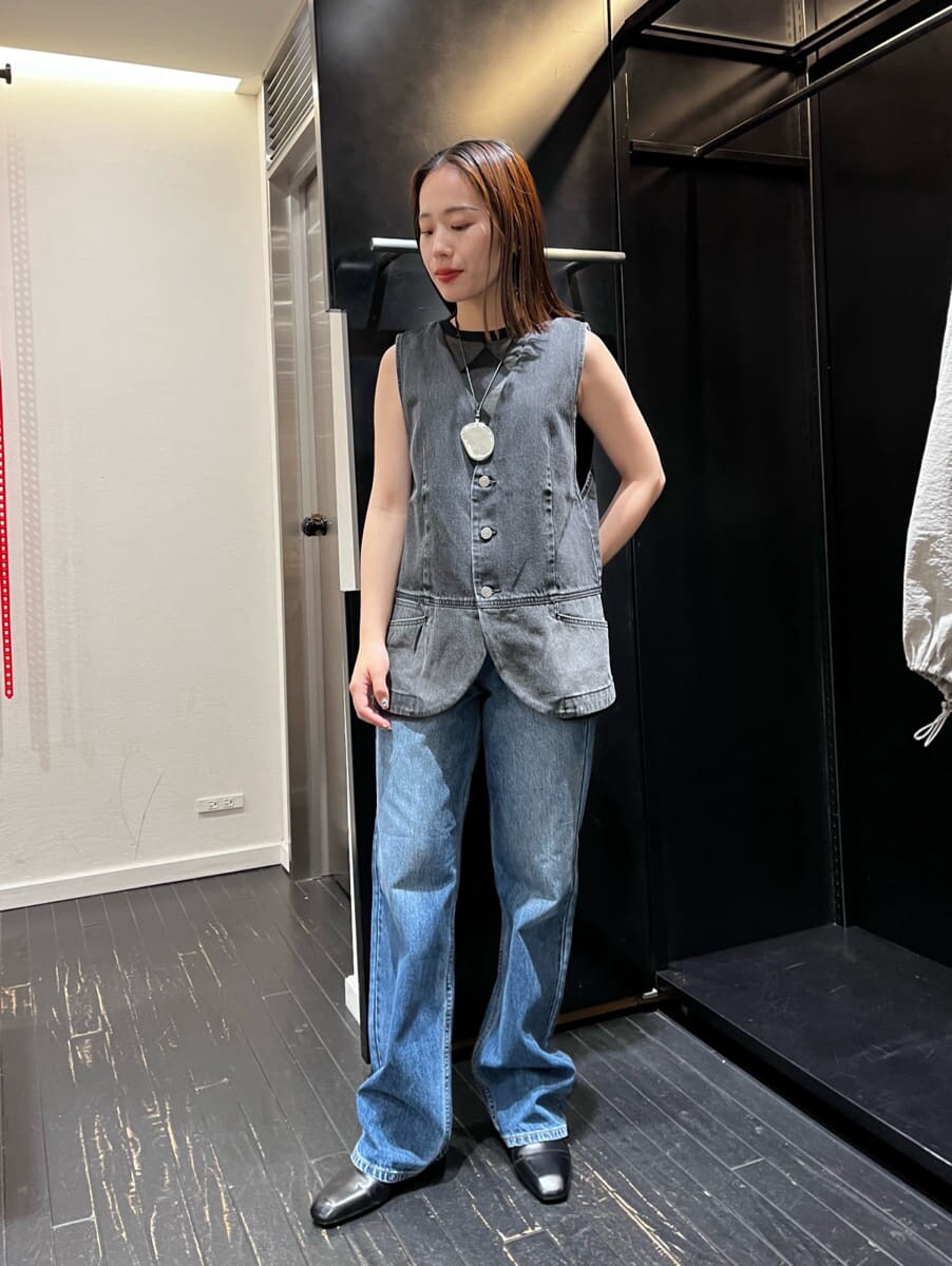 「ワントーン、パンツスタイル、シンプル、セットアップ、きれいめカジュアル、低身長」｜「styling/の【セットアップ対応】セミフレアデニムパンツ（デニムパンツ、ブルー系）」を使った、styling/さん（レディース・154cm）の夏コーディネートの2枚目の写真