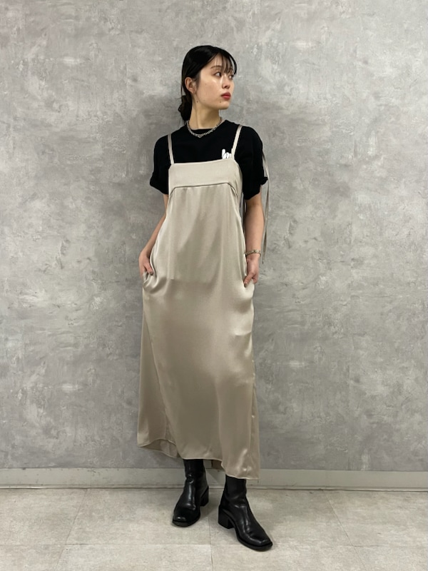 「カットソー、オケージョン、パーティ、スタイル美人、先取りコーデ、ワンピース、骨格ウェーブ」｜「styling/のバックレースキャミワンピース（ワンピース、グレー系）」を使った、styling/さん（レディース・161cm）の春コーディネートの2枚目の写真
