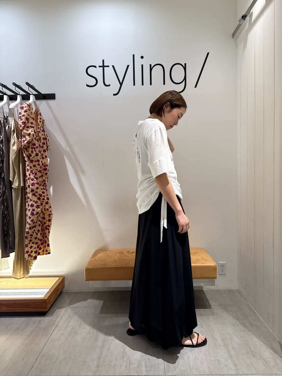 「リゾートスタイル、モノトーン、セットアップ、高身長、骨格ストレート」｜「styling/の【S/S(エスバイエス)】バルーンスカート＜ウォッシャブル・UV・接触冷感＞（スカート、ブラック系）」を使った、styling/さん（レディース・167cm）の夏コーディネートの2枚目の写真