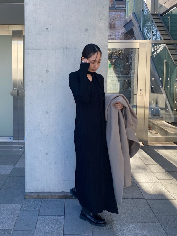 「オケージョン、パーティ、スタイル美人、ワンピース、高身長、骨格ストレート、アウター」｜「styling/の2WAYリブニットワンピース（ワンピース、ブラック系）」を使った、styling/さん（レディース・165cm）の冬コーディネートの3枚目の写真
