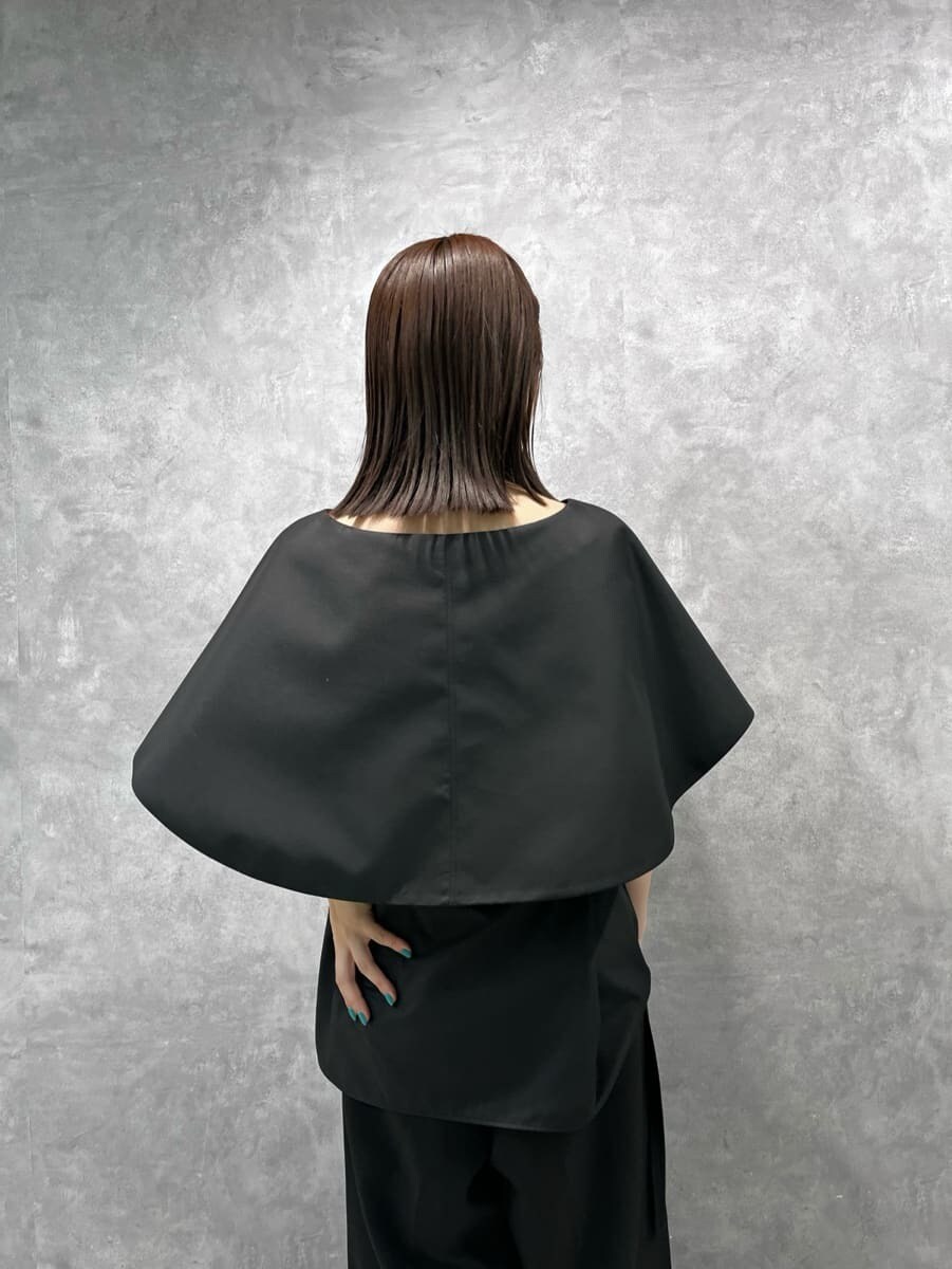 「オフィスカジュアル、ワントーン、モノトーン、パンツスタイル、シンプル、きれいめカジュアル、低身長」｜「styling/のケープカラーノースリーブシャツ（シャツ/ブラウス、ブラック系）」を使った、styling/さん（レディース・153cm）の春コーディネートの3枚目の写真
