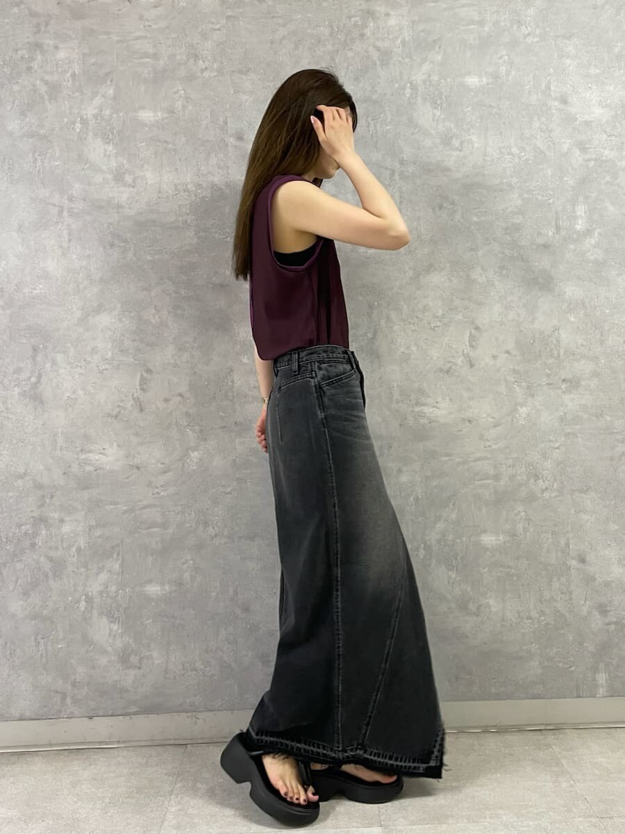 「カットソー、オケージョン、スタイル美人、先取りコーデ、セットアップ、ベーシック、秋先取りコーデ」｜「styling/のヘムフレア2WAYデニムスカート（デニムスカート、ブラック系）」を使った、styling/さん（レディース・161cm）の夏コーディネートの2枚目の写真
