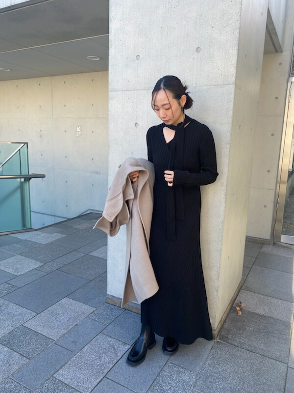 「オケージョン、パーティ、スタイル美人、ワンピース、高身長、骨格ストレート、アウター」｜「styling/の2WAYリブニットワンピース（ワンピース、ブラック系）」を使った、styling/さん（レディース・165cm）の冬コーディネートの7枚目の写真