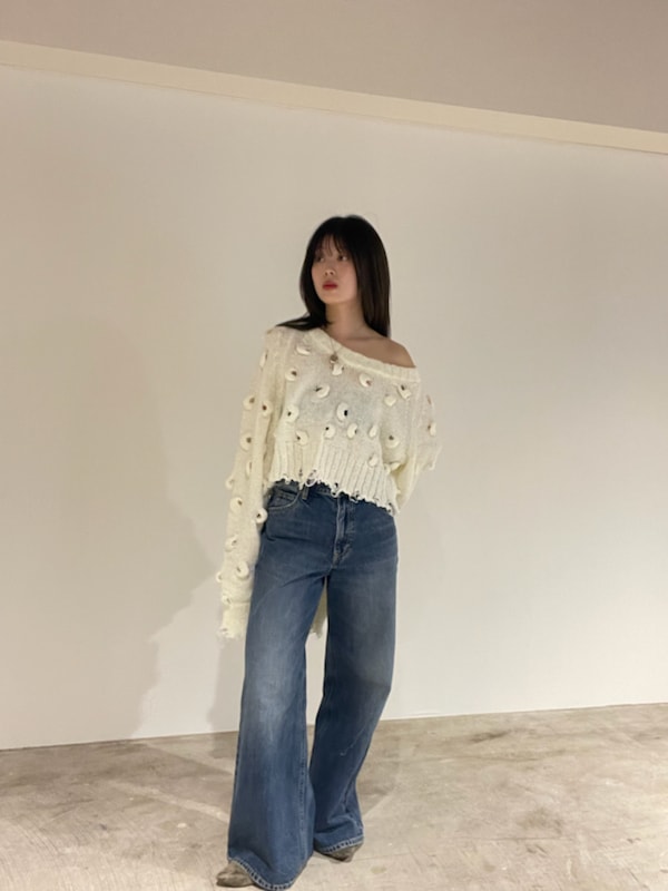 「パンツスタイル、スタイル美人、先取りコーデ、シンプル、セットアップ、きれいめカジュアル、コラボ、ベーシック、骨格ウェーブ」｜「styling/のポップコーン2WAYニット（ニット/セーター、ホワイト系）」を使った、styling/さん（レディース・161cm）の春コーディネートの3枚目の写真