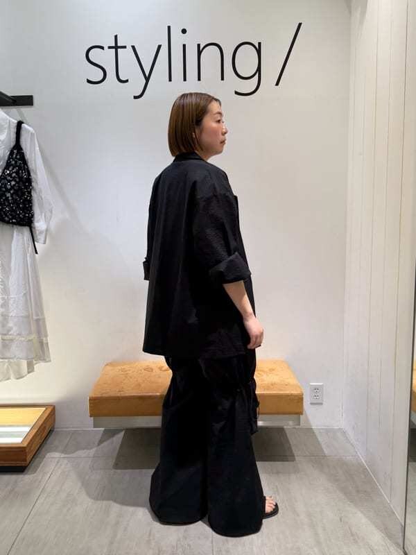 「オフィスカジュアル、雑誌掲載、きれいめカジュアル、高身長、骨格ストレート」｜「styling/の【S/S(エスバイエス)】＜ウォッシャブル・撥水＞ジャケット（その他アウター、ブラック系）」を使った、styling/さん（レディース・167cm）の春コーディネートの2枚目の写真
